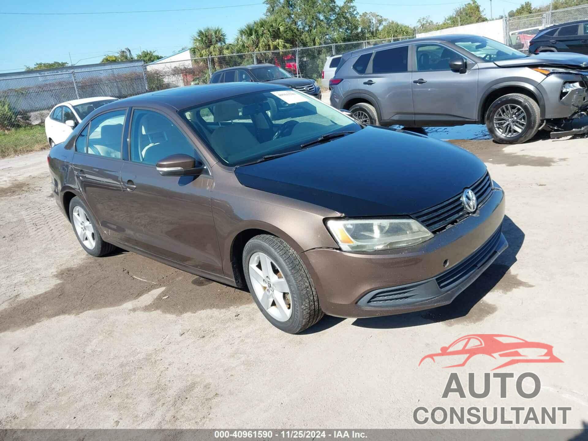 VOLKSWAGEN JETTA 2011 - 3VWLL7AJ1BM121573