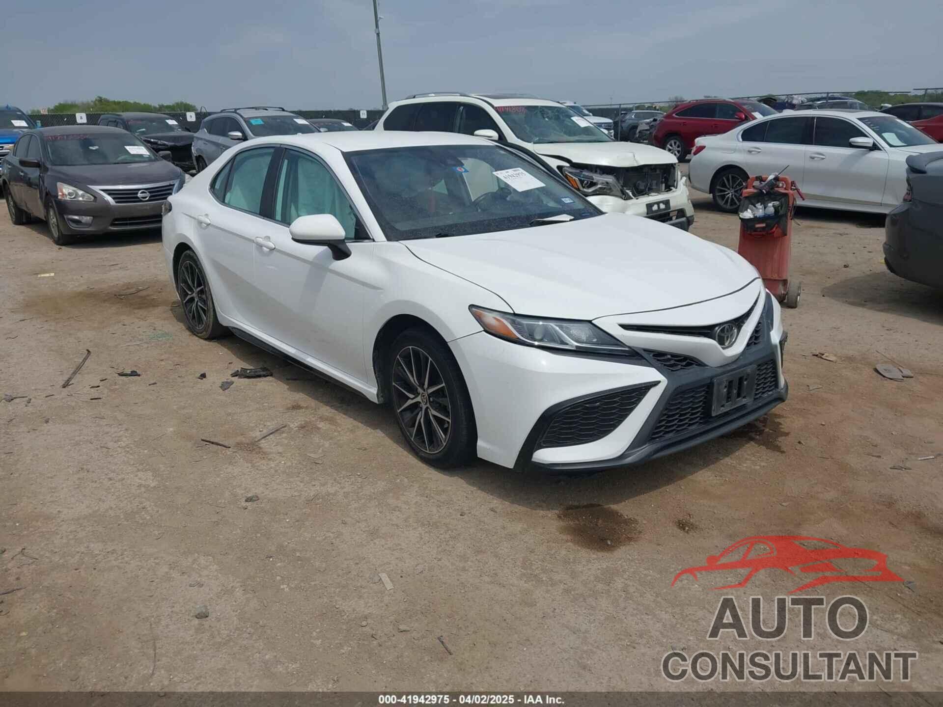 TOYOTA CAMRY 2021 - 4T1G11AK5MU469127