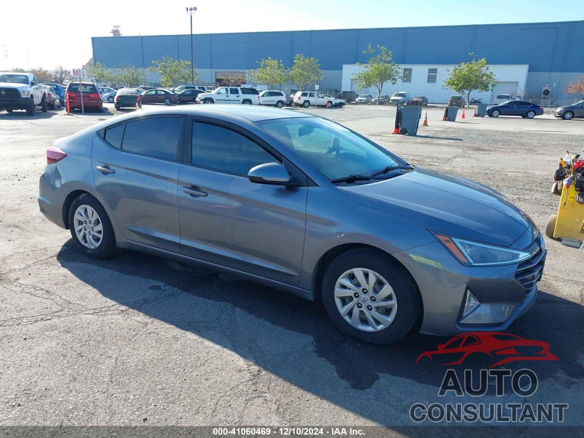 HYUNDAI ELANTRA 2019 - KMHD74LFXKU814846
