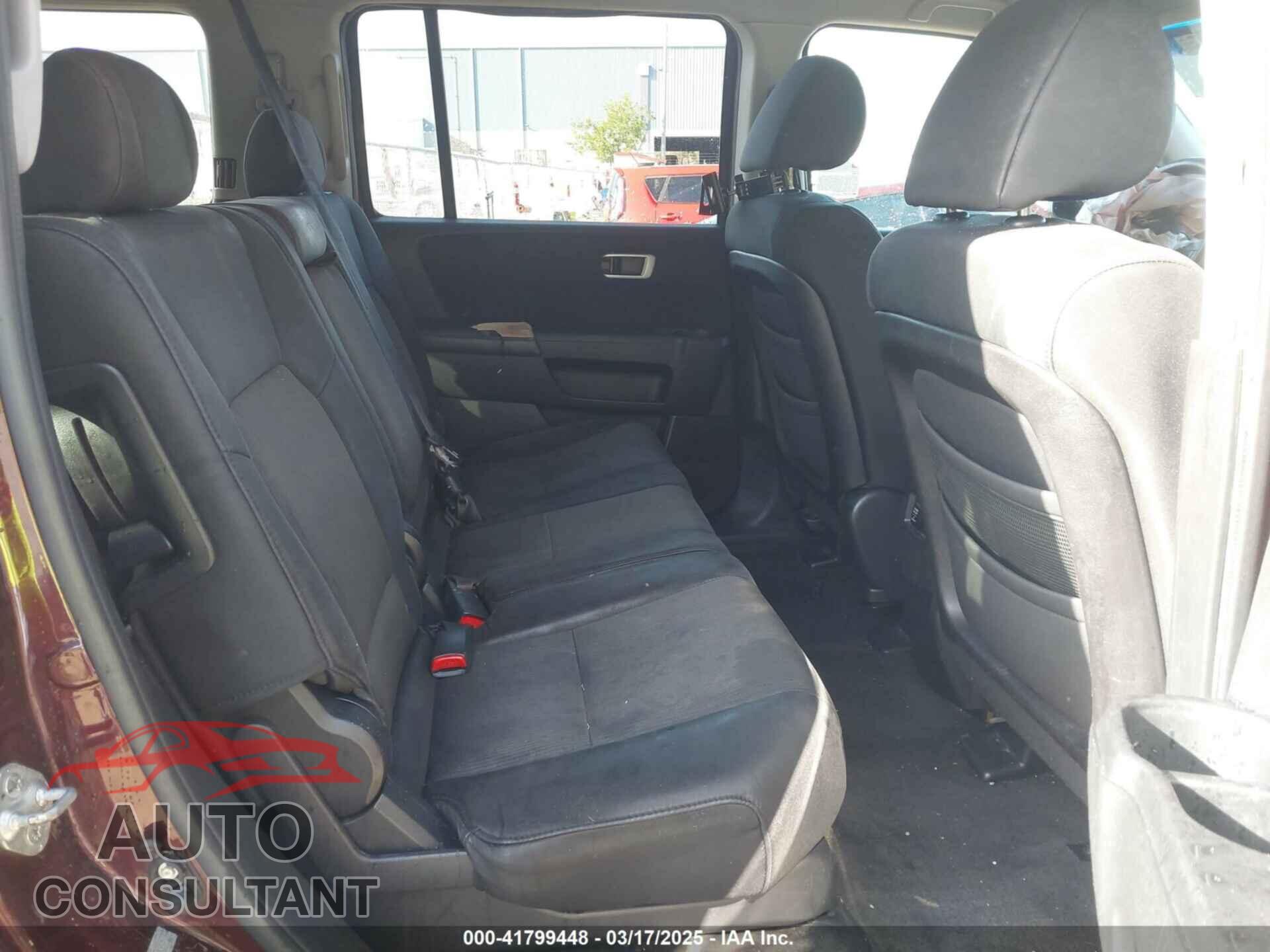 HONDA PILOT 2011 - 5FNYF3H40BB005357