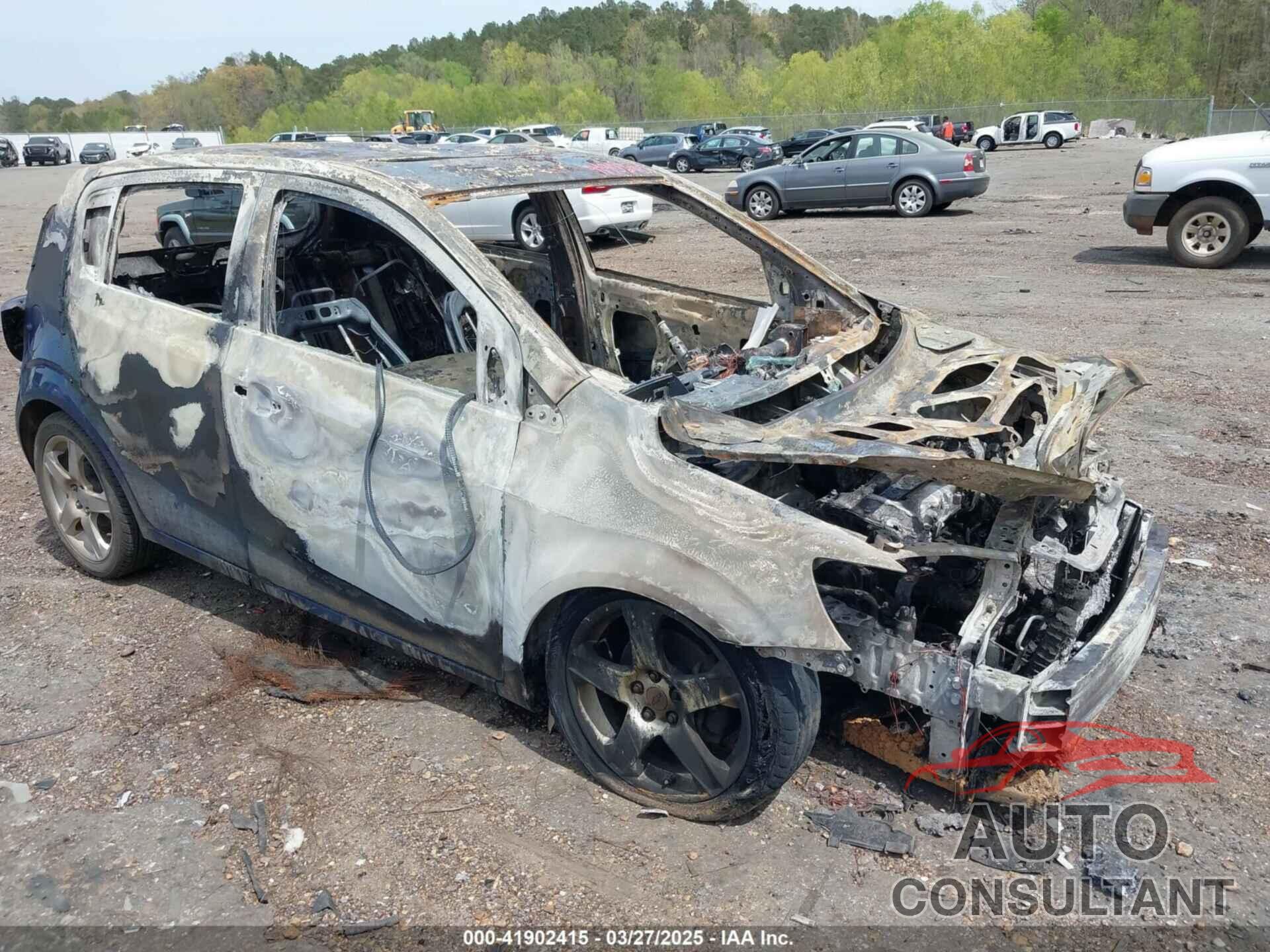 CHEVROLET SONIC 2014 - 1G1JE6SB5E4213719