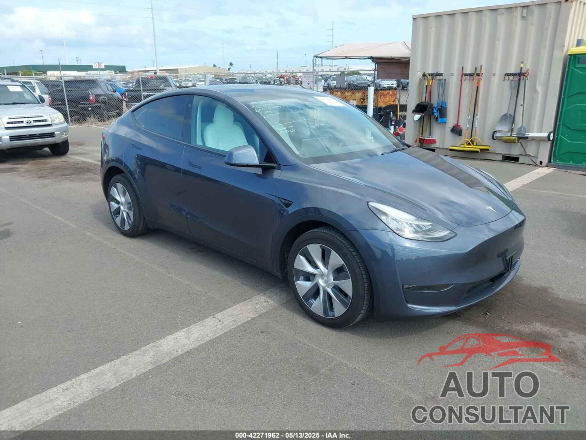 TESLA MODEL Y 2021 - 5YJYGDED1MF113898