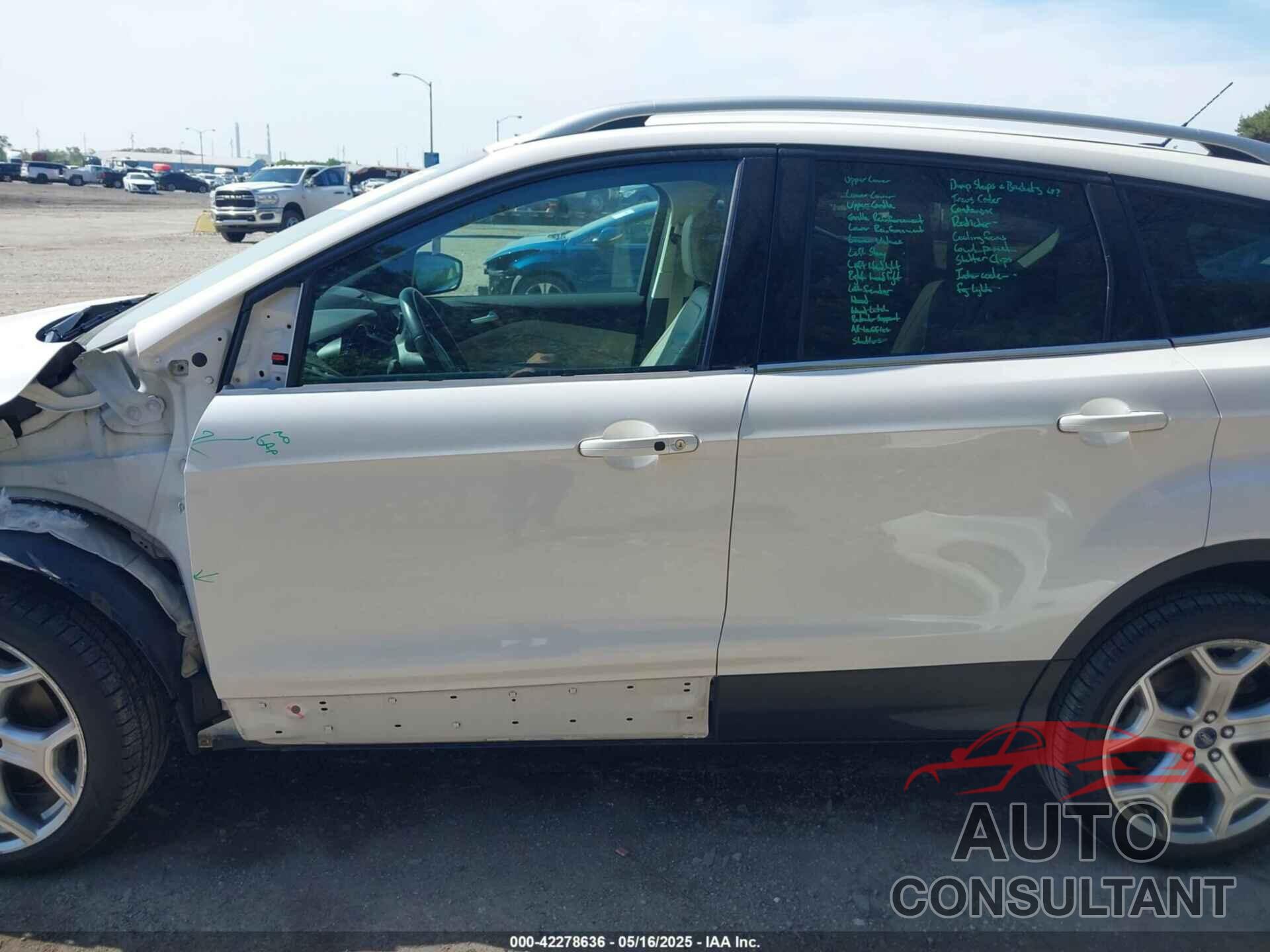 FORD ESCAPE 2017 - 1FMCU0J93HUA48123