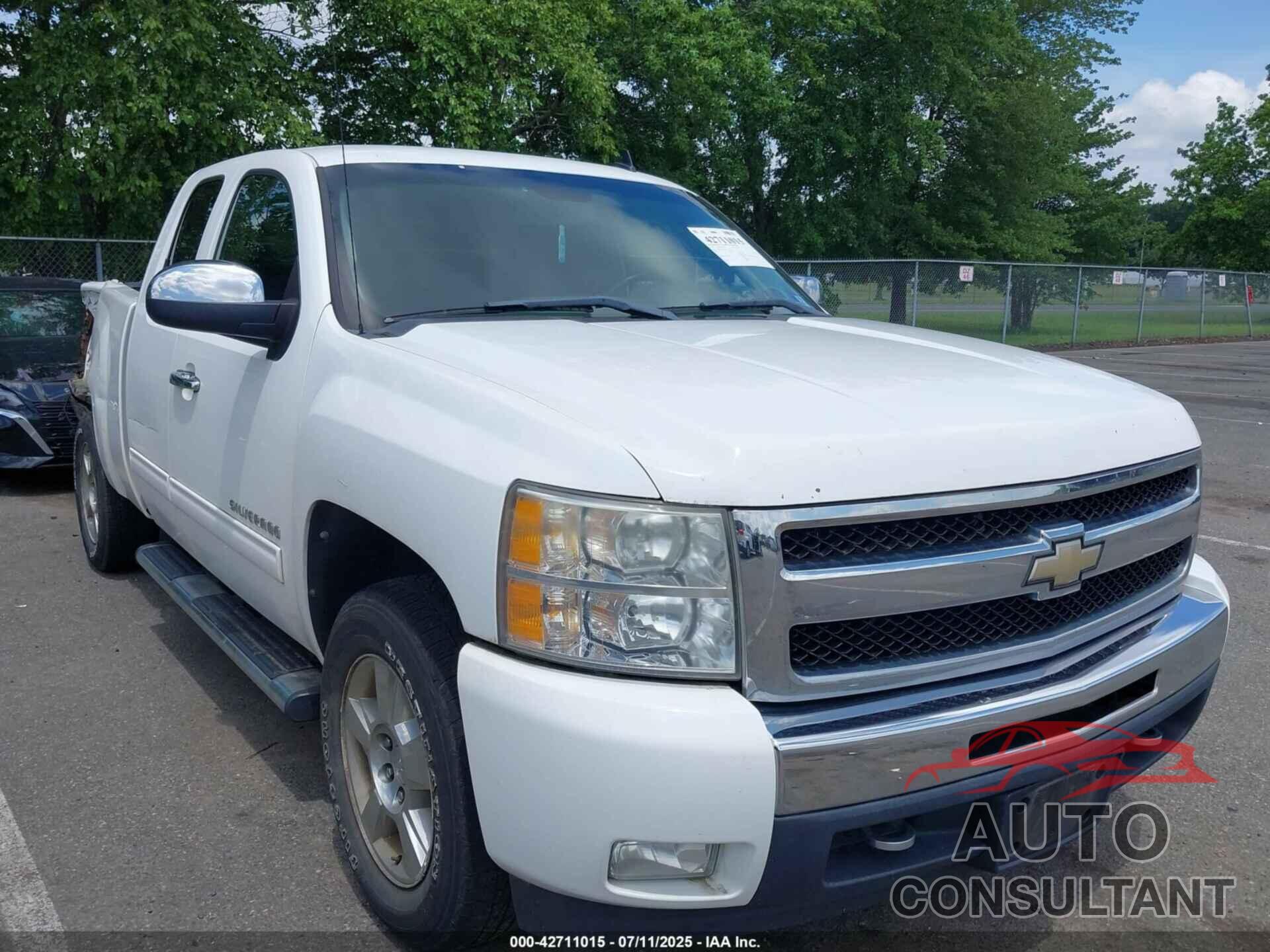 CHEVROLET SILVERADO 1500 2011 - 1GCRKSE36BZ183421