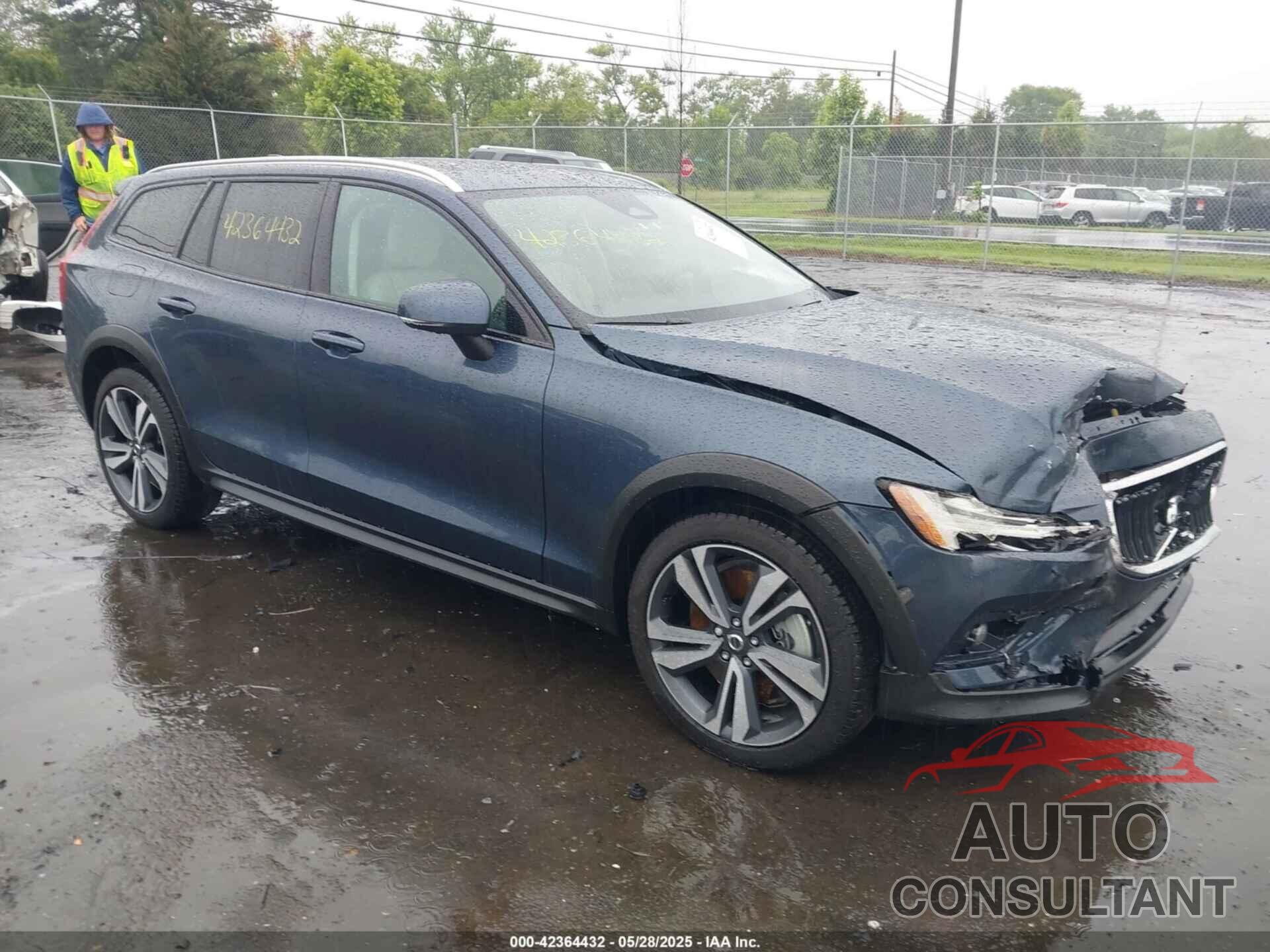 VOLVO V60 CROSS COUNTRY 2025 - YV4L12WK7S2145118