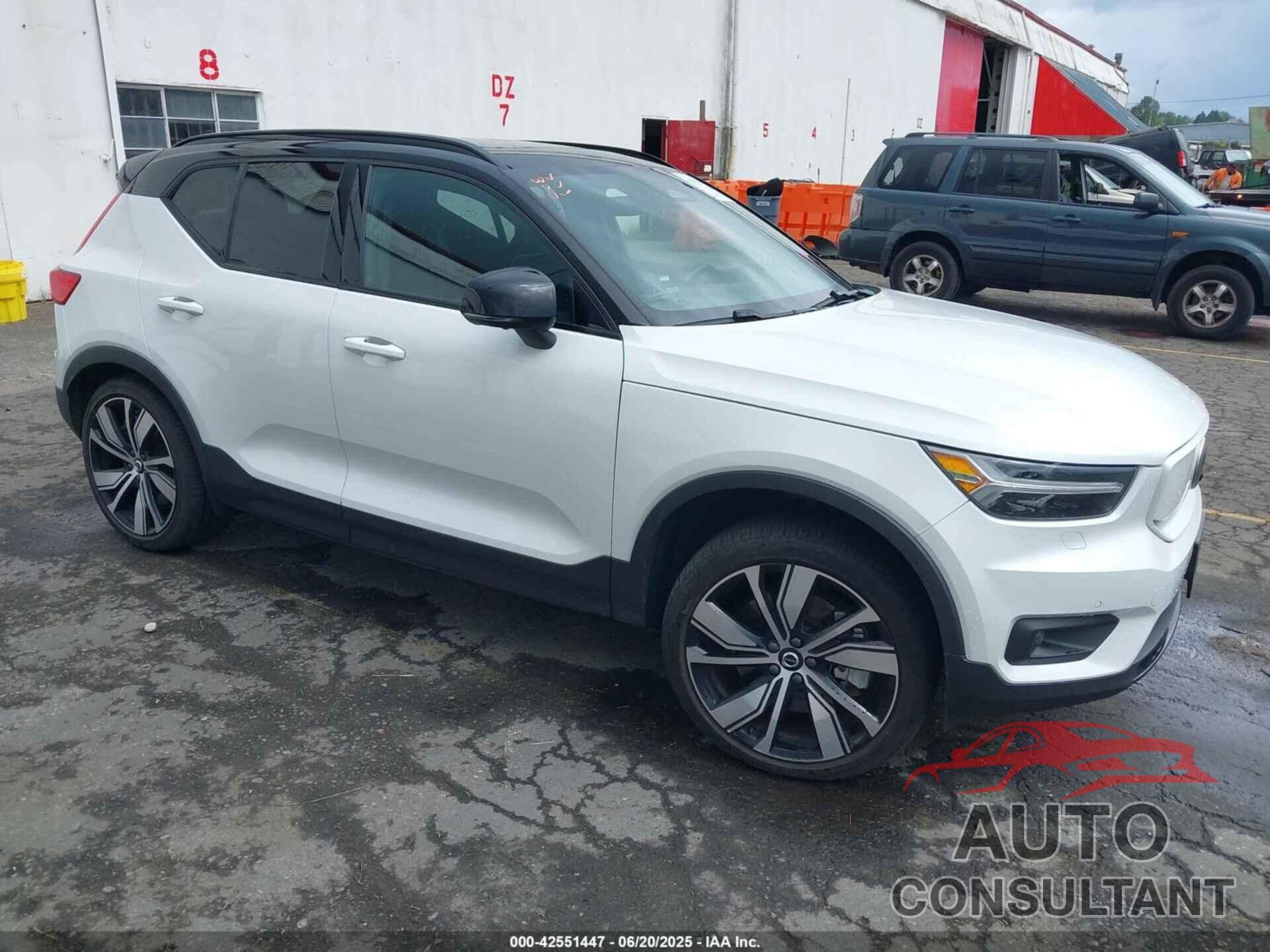 VOLVO XC40 RECHARGE PURE ELECTRIC 2021 - YV4ED3UR3M2612978