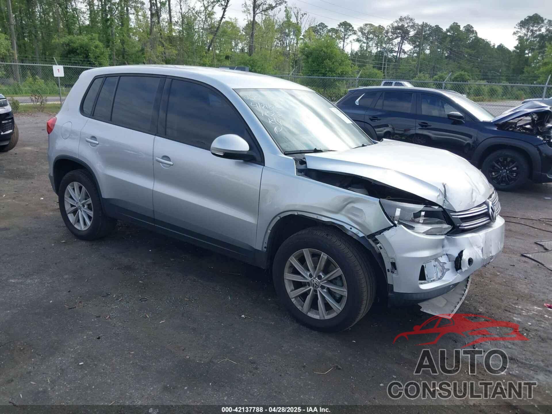 VOLKSWAGEN TIGUAN LIMITED 2018 - WVGAV7AX7JK001822