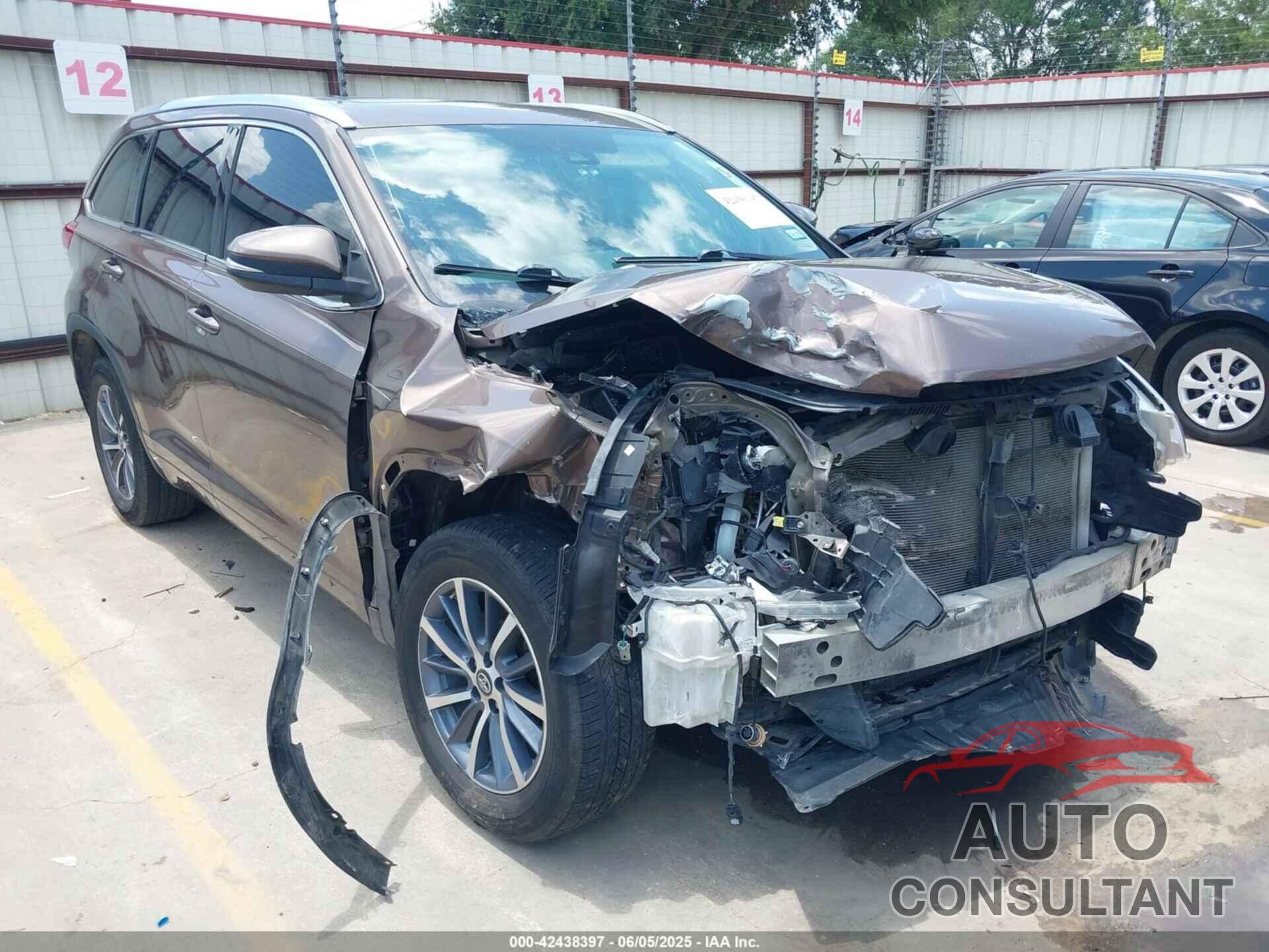 TOYOTA HIGHLANDER 2017 - 5TDKZRFH7HS223001