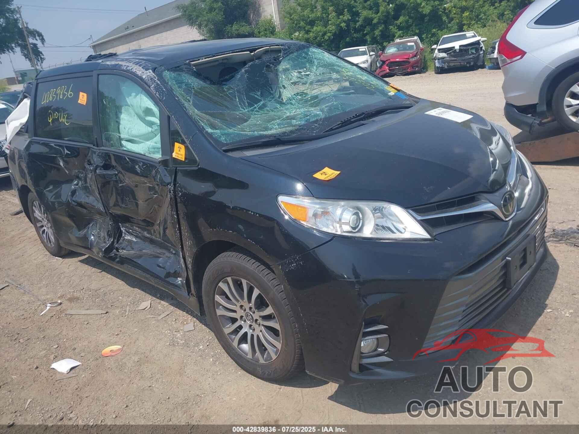 TOYOTA SIENNA 2019 - 5TDYZ3DC2KS994889