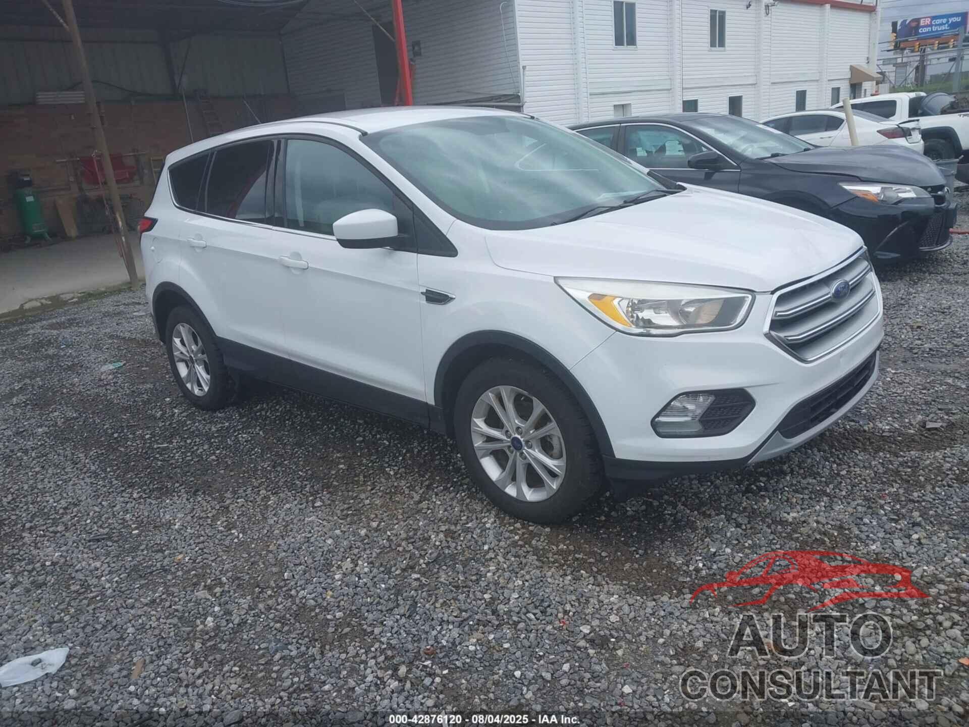 FORD ESCAPE 2017 - 1FMCU0GD3HUC55414