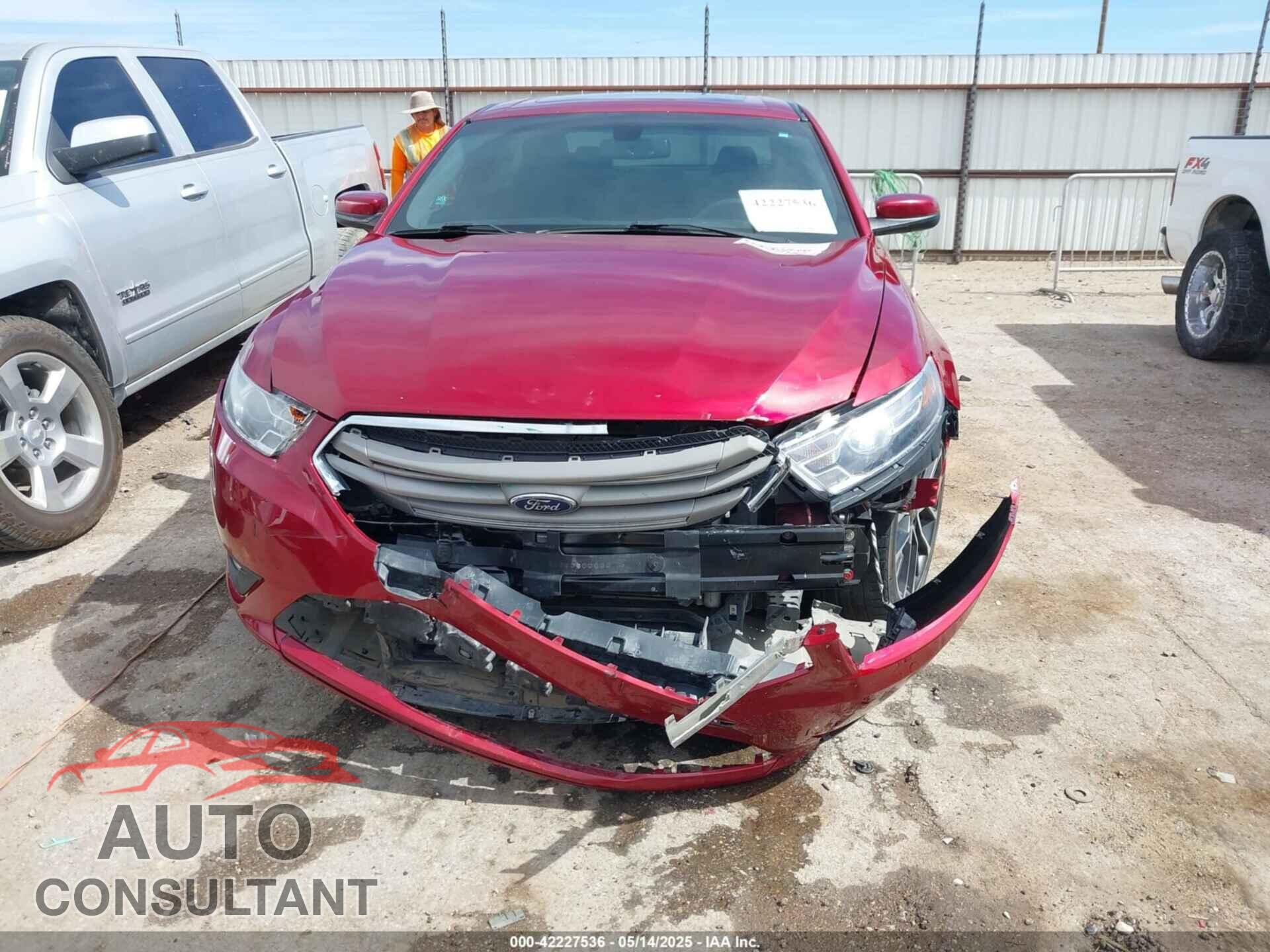 FORD TAURUS 2018 - 1FAHP2E88JG105568
