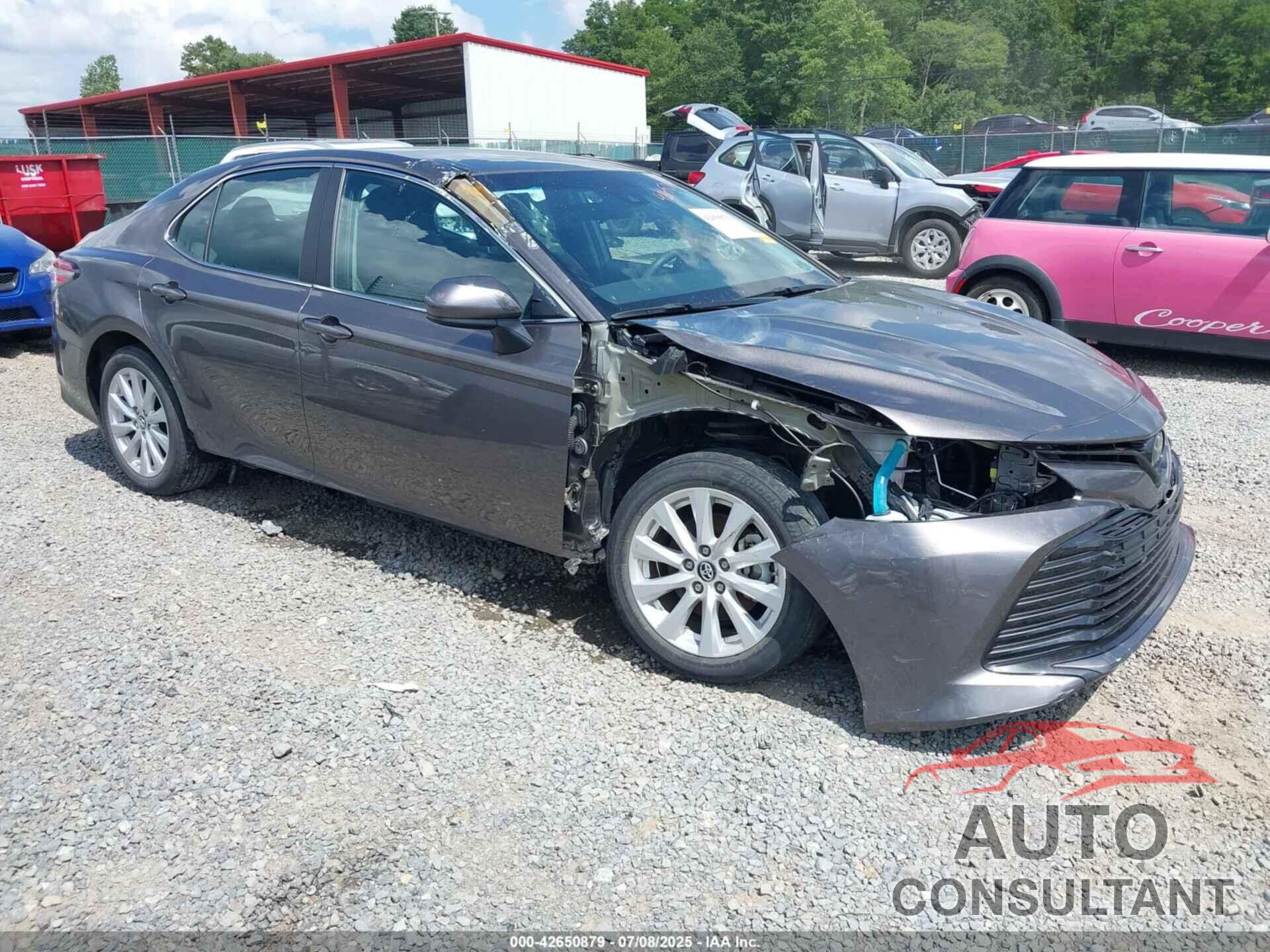 TOYOTA CAMRY 2018 - 4T1B11HK2JU040846