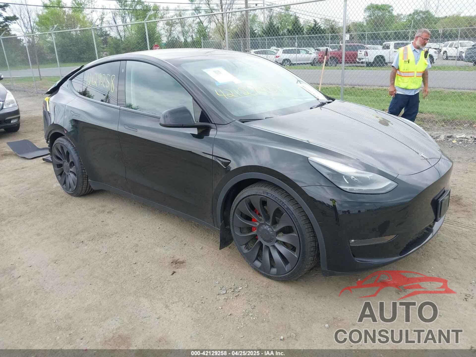 TESLA MODEL Y 2023 - 7SAYGDEF7PF663387