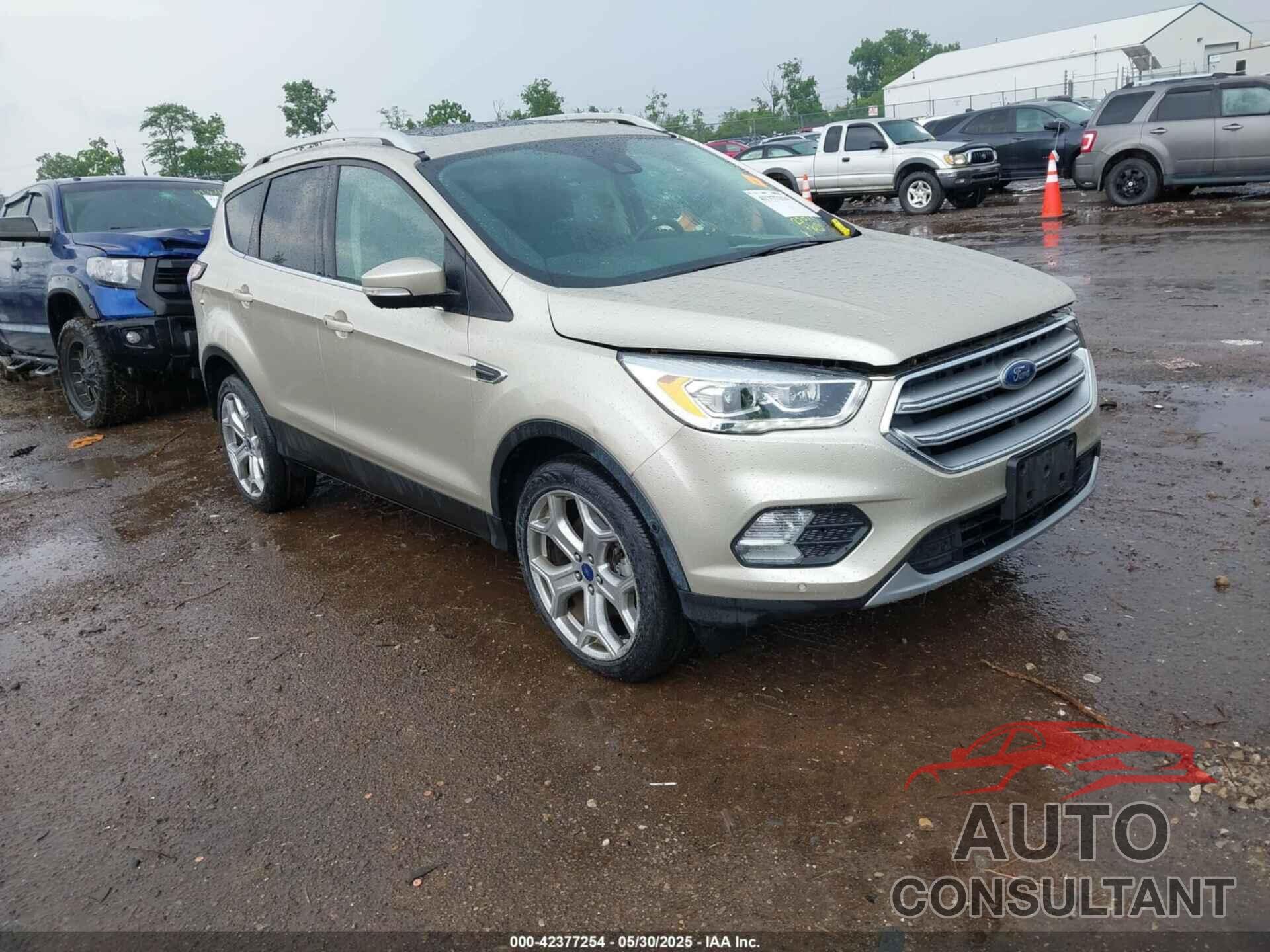 FORD ESCAPE 2017 - 1FMCU9J92HUD37563