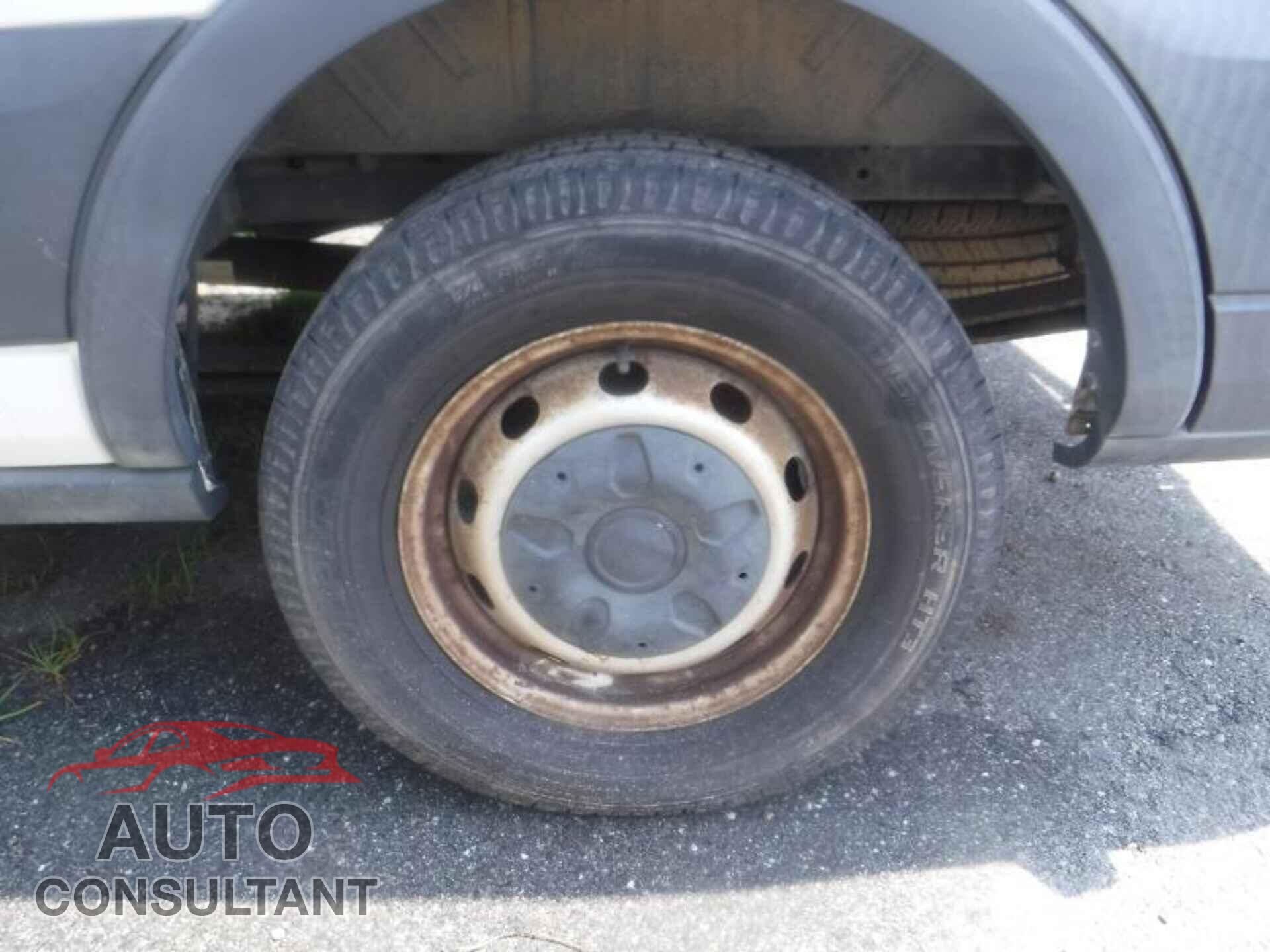 FORD TRANSIT 2015 - 1FTYR2XM0FKB08063