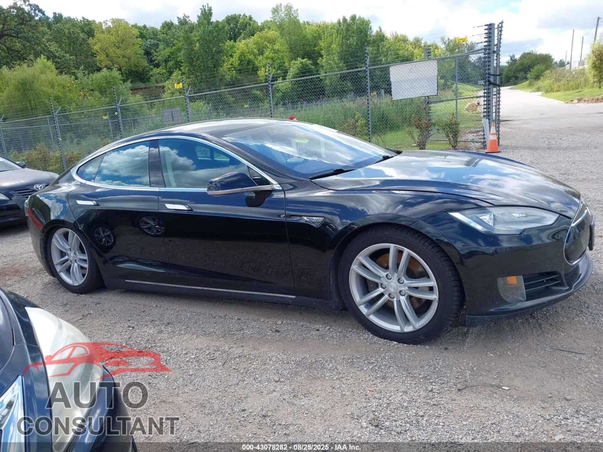 TESLA MODEL S 2013 - 5YJSA1AG0DFP10630