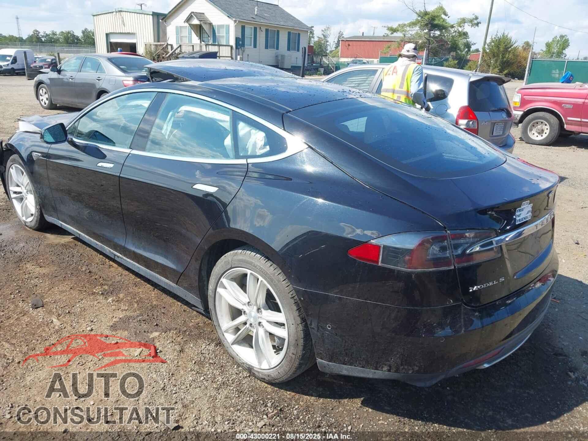 TESLA MODEL S 2015 - 5YJSA1E2XFF108268