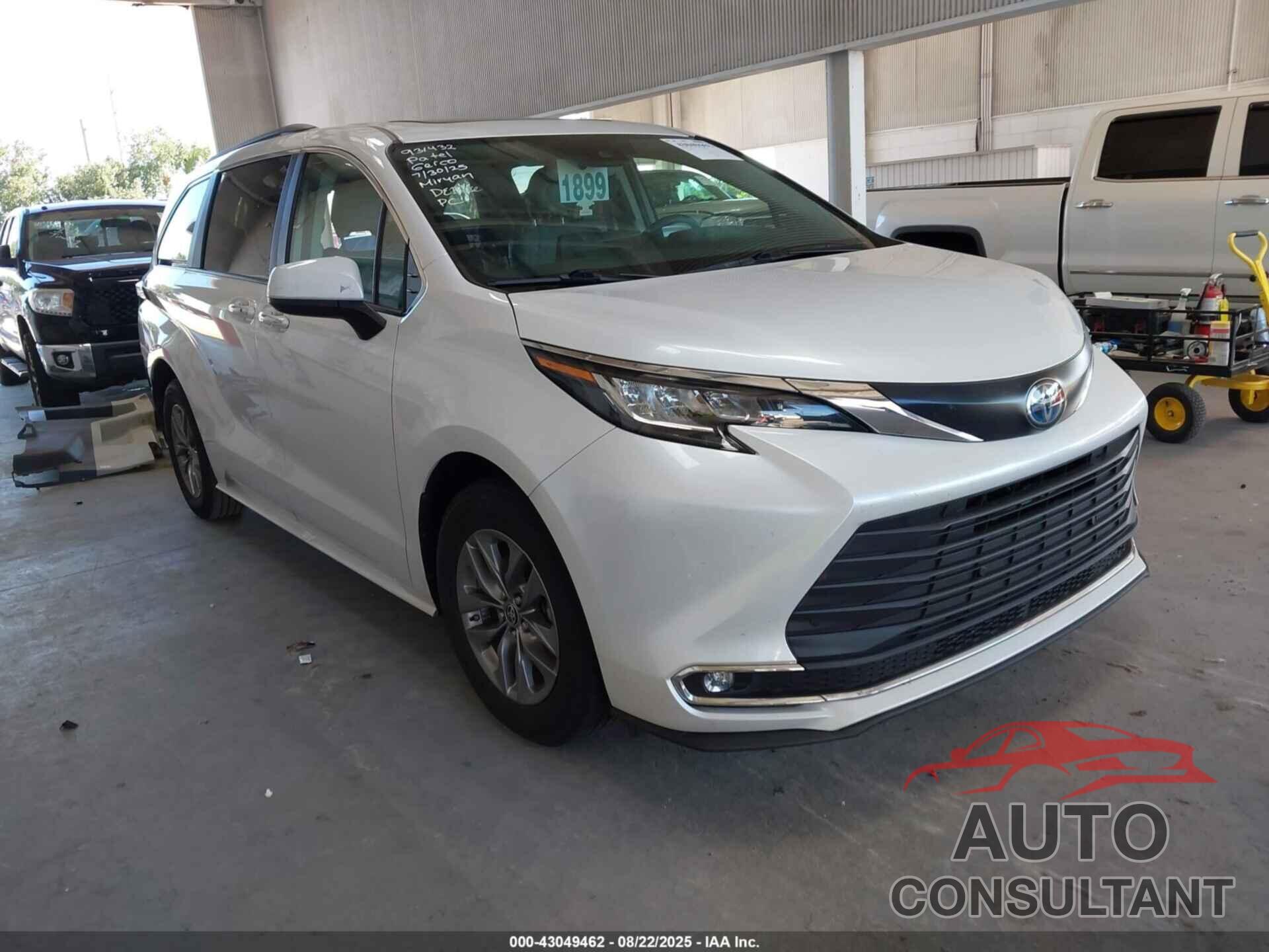 TOYOTA SIENNA 2023 - 5TDYRKEC3PS176233
