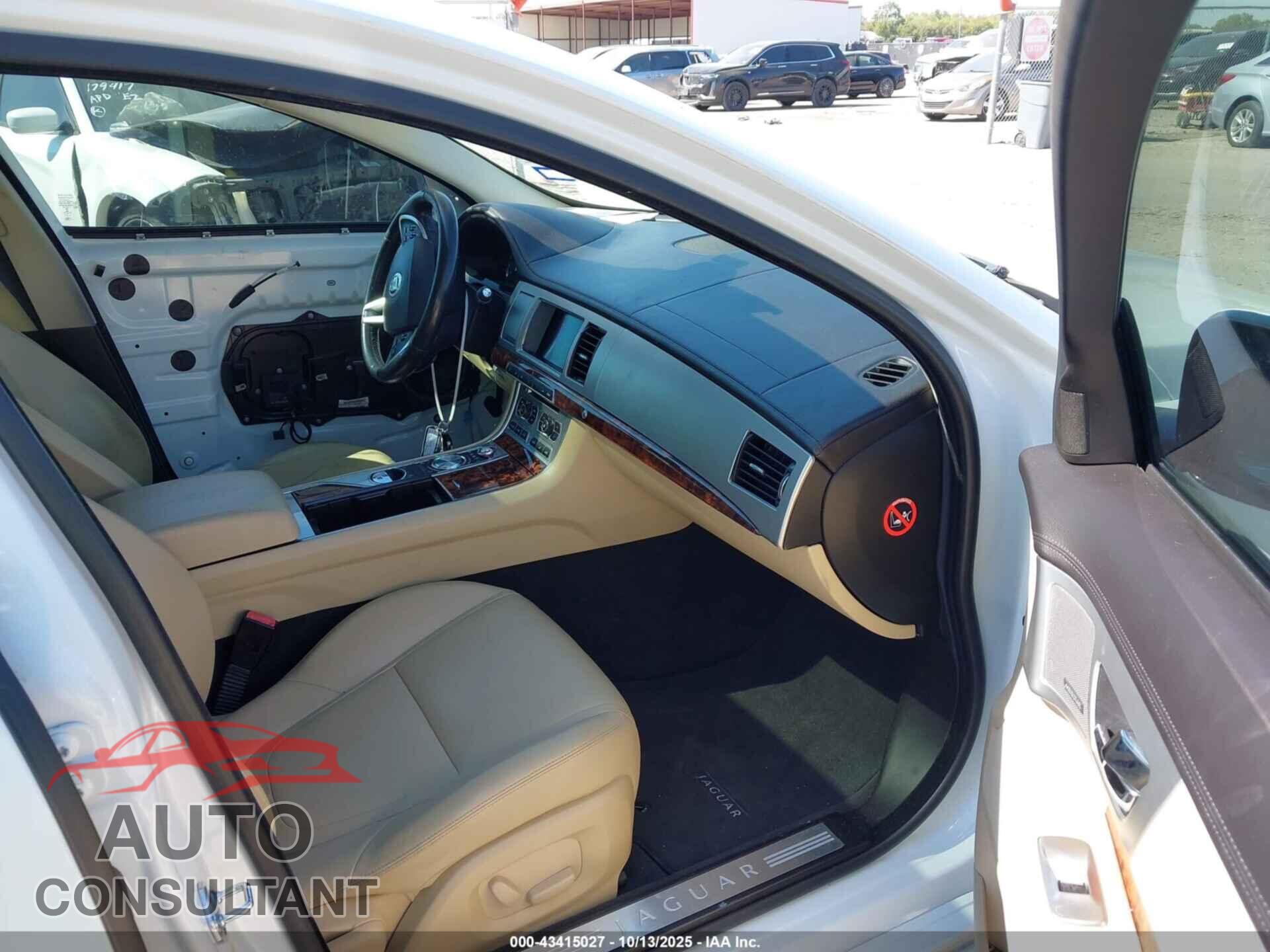 JAGUAR XF 2013 - SAJWA0E71D8S71008