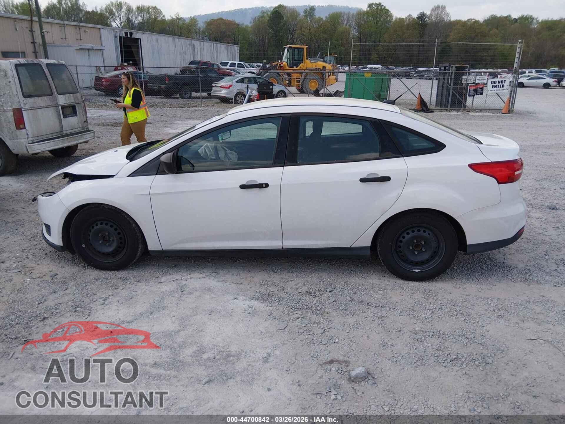 FORD FOCUS 2016 - 1FADP3E23GL399591