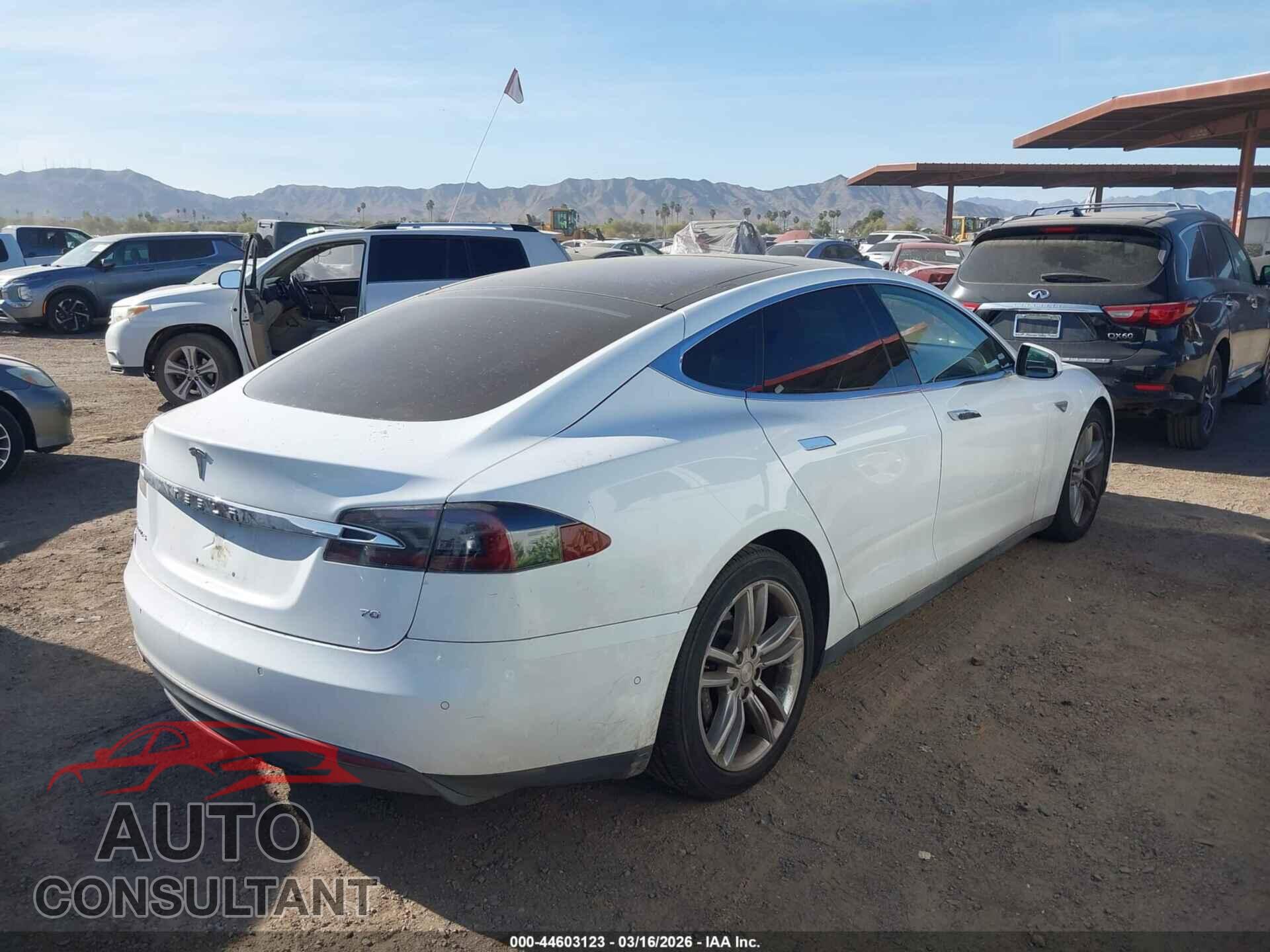 TESLA MODEL S 2015 - 5YJSA1E19FF105711