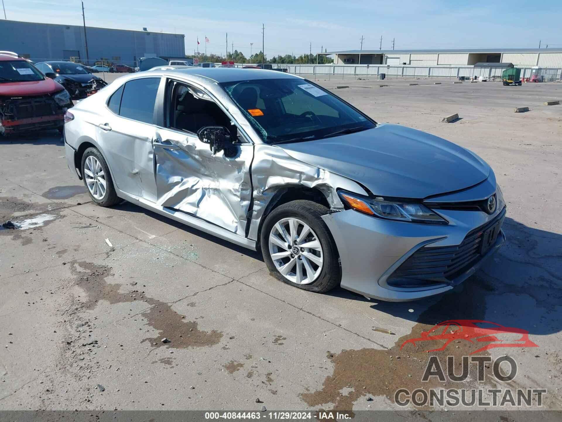 TOYOTA CAMRY 2022 - 4T1R11AK0NU055473