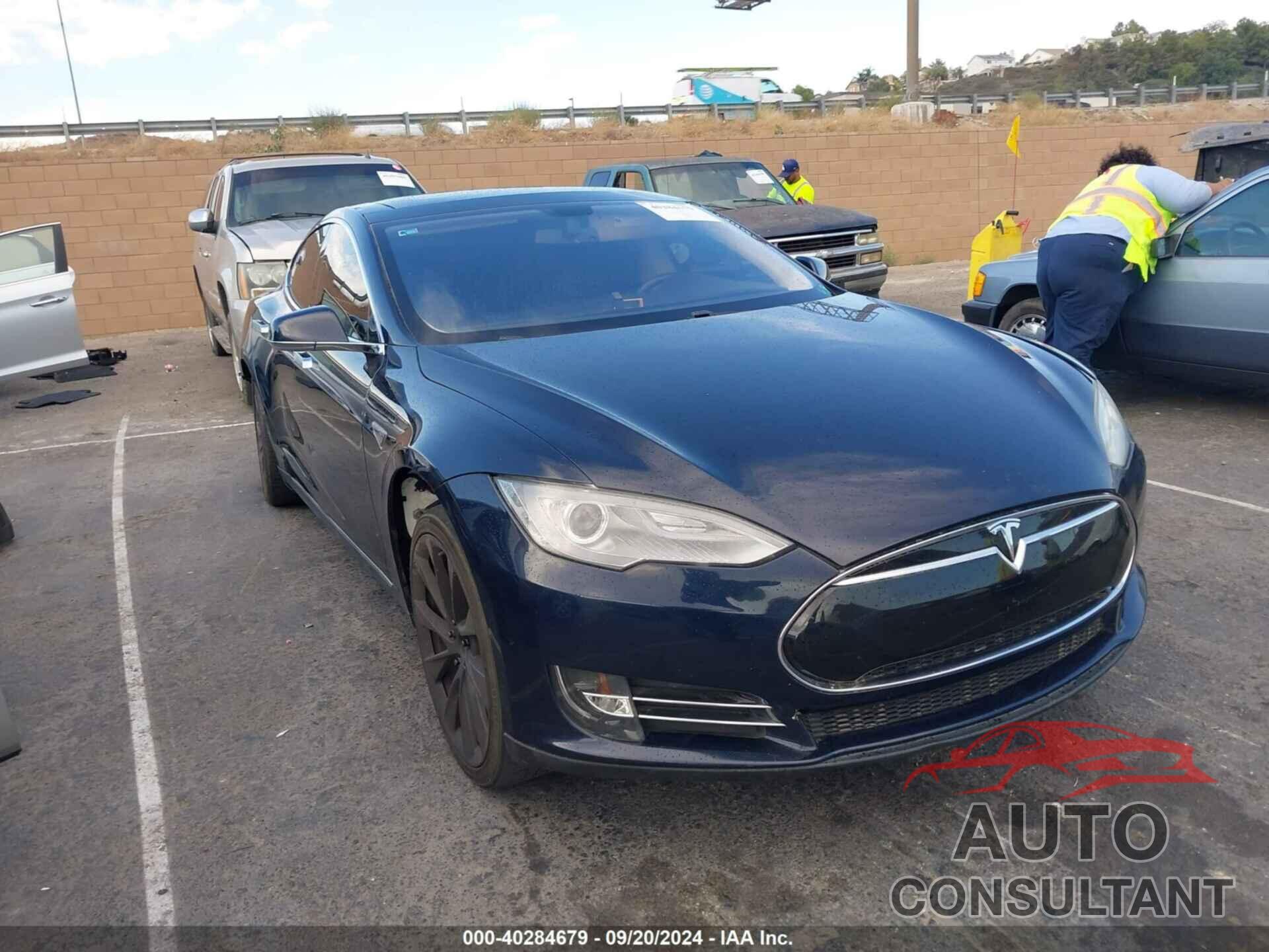 TESLA MODEL S 2013 - 5YJSA1CN1DFP16464