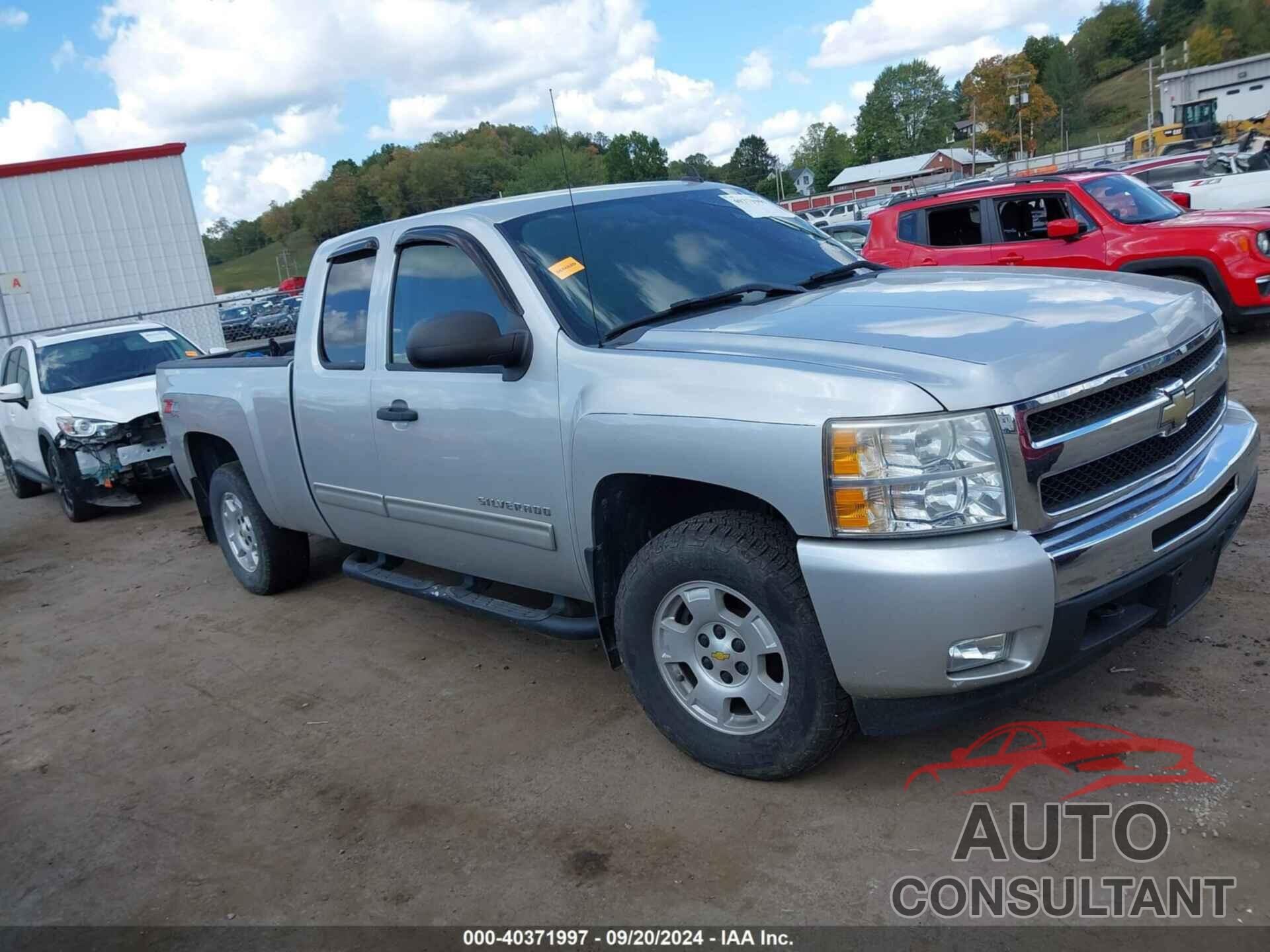 CHEVROLET SILVERADO 1500 2011 - 1GCRKSE32BZ205088