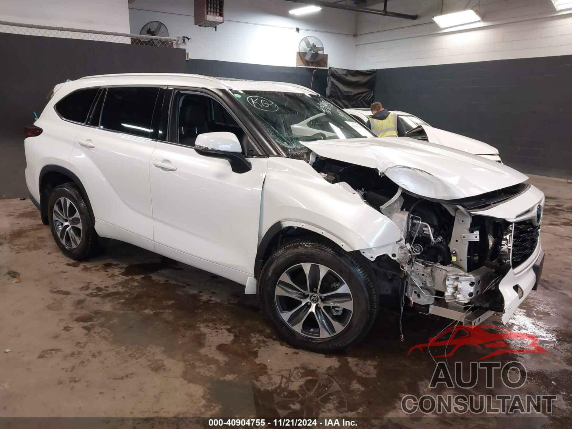 TOYOTA HIGHLANDER 2022 - 5TDGZRBH8NS575995