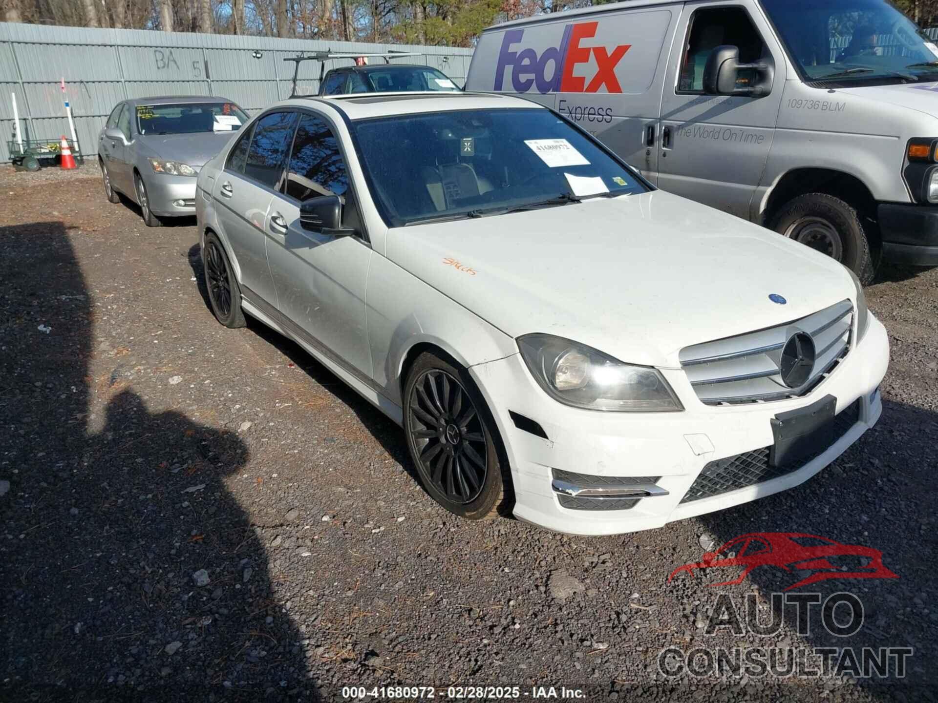 MERCEDES-BENZ C 300 2012 - WDDGF8BB6CR239035