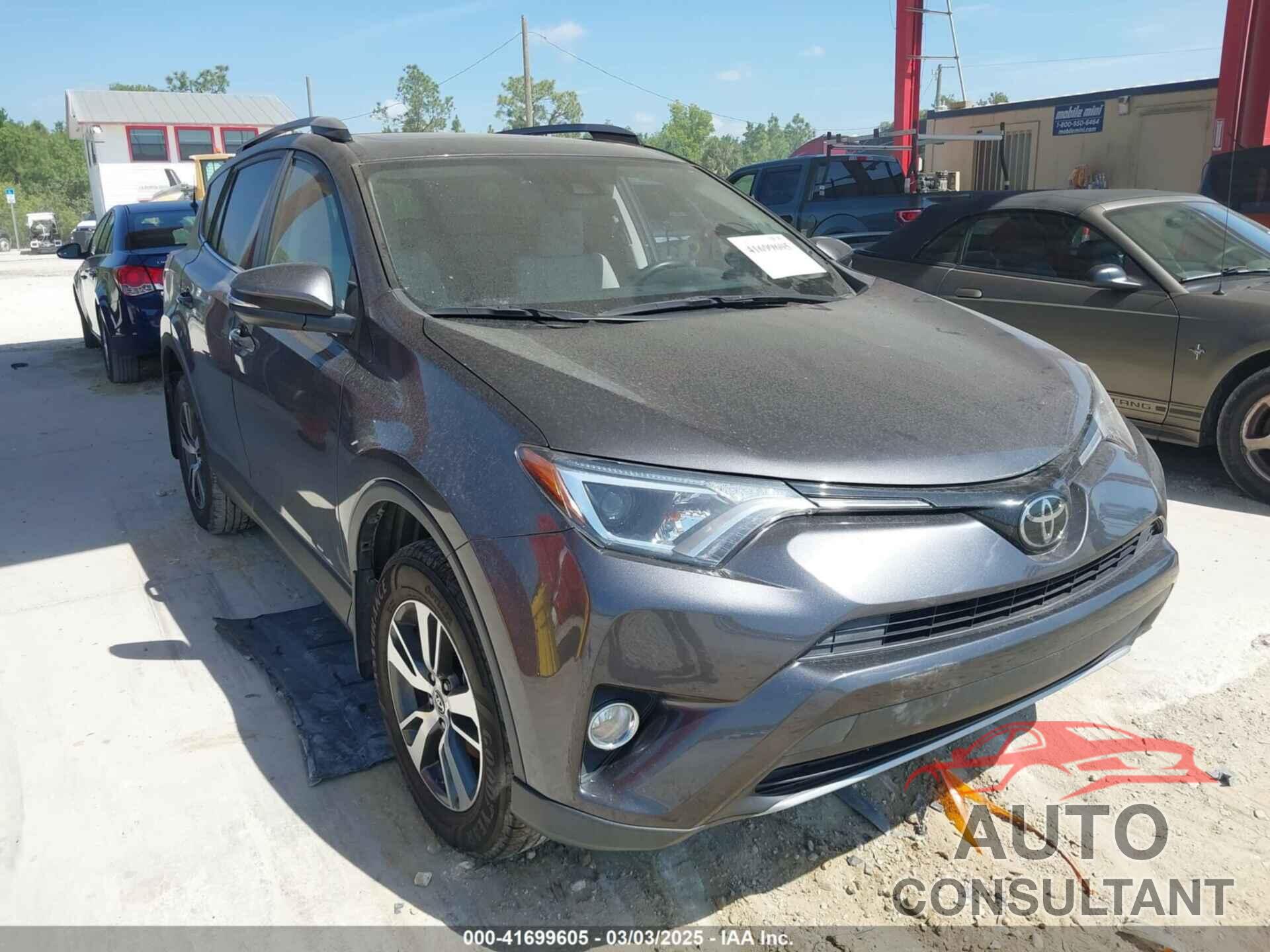 TOYOTA RAV4 2018 - JTMRFREV1JJ207412