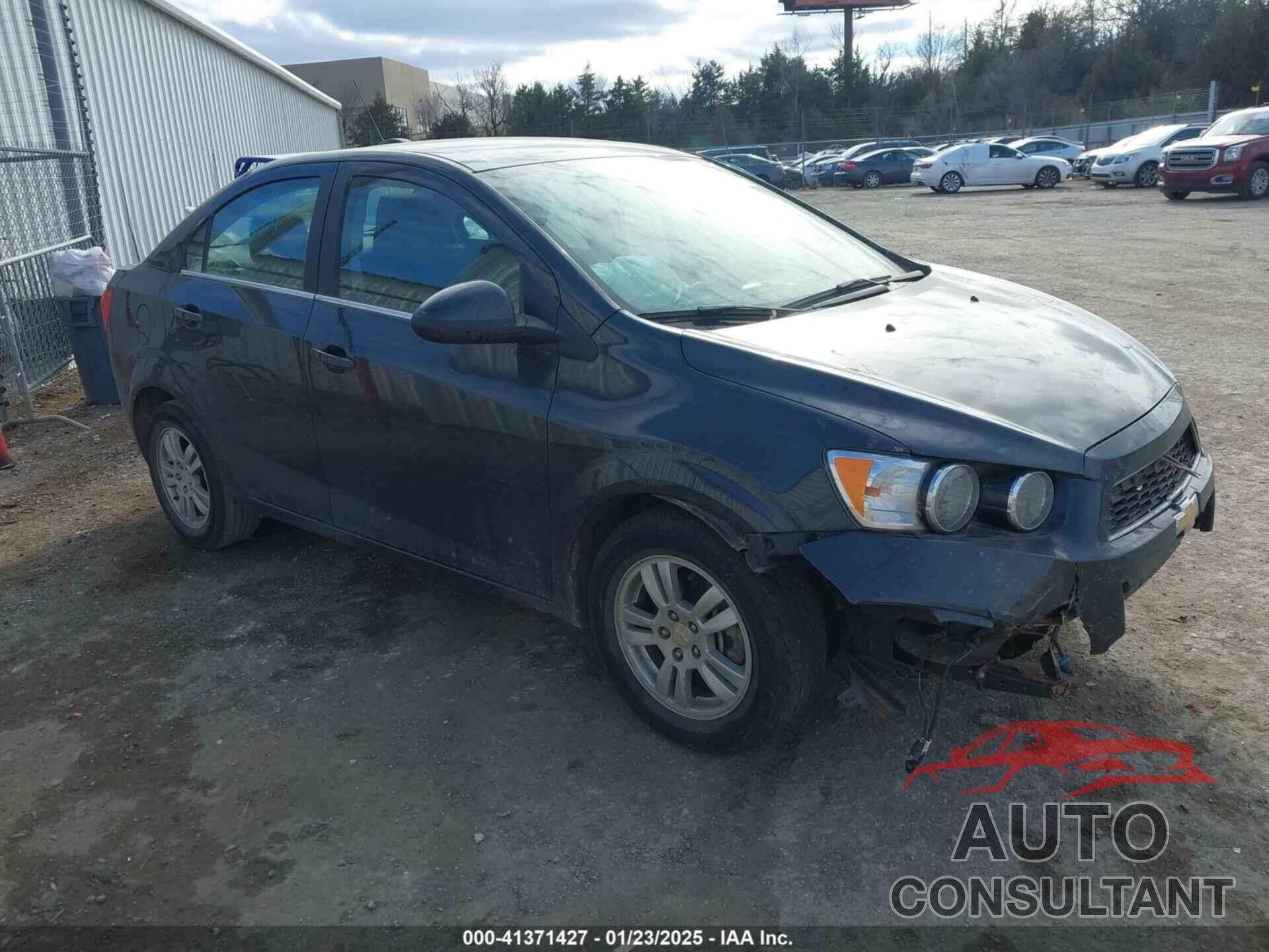 CHEVROLET SONIC 2015 - 1G1JC5SB0F4141460