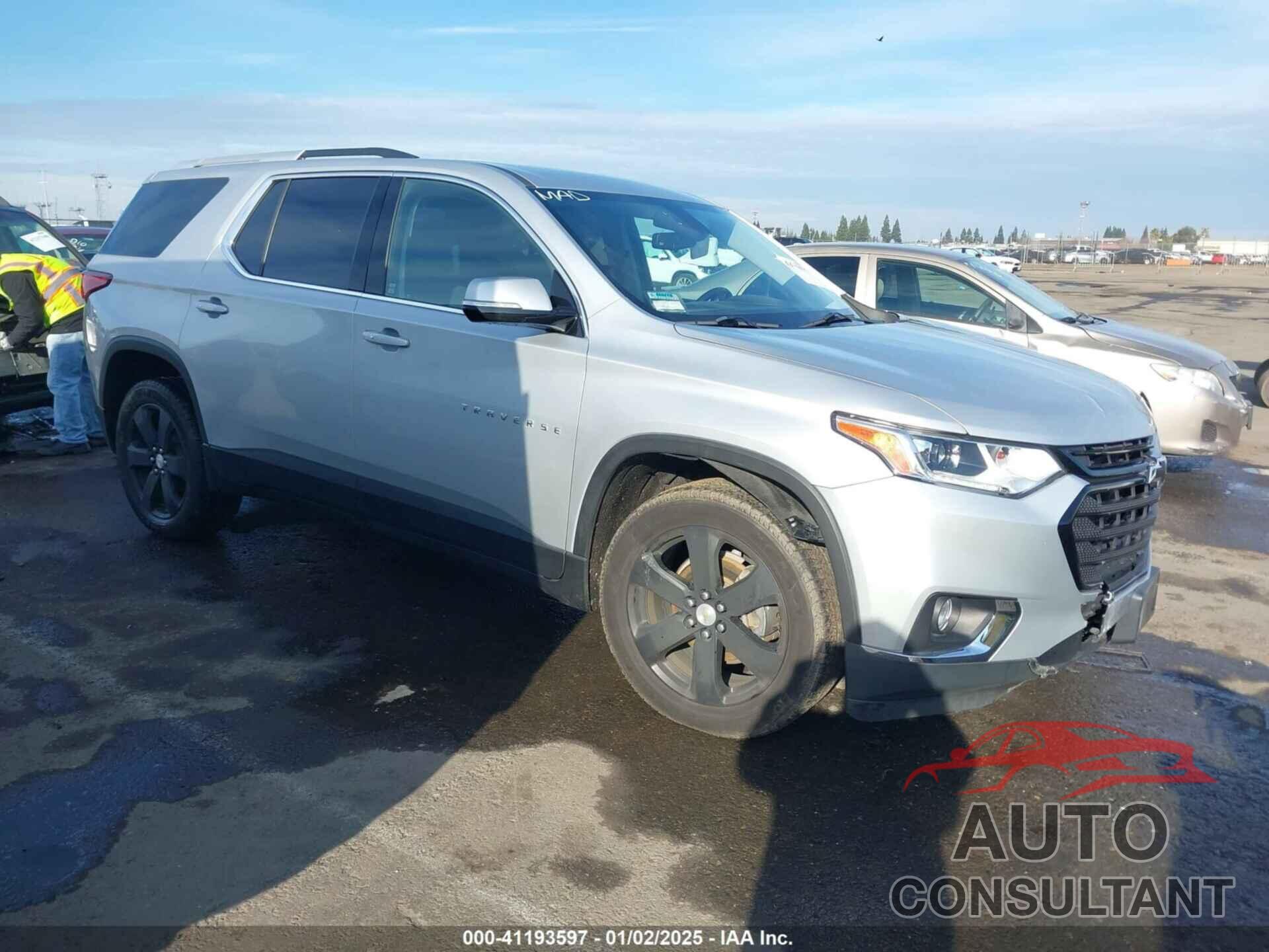 CHEVROLET TRAVERSE 2018 - 1GNEVHKW6JJ258520