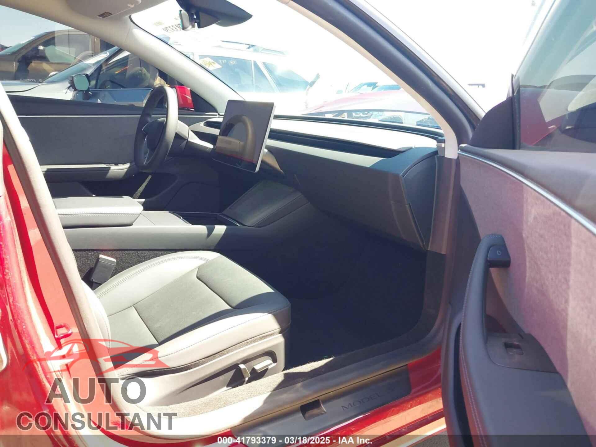 TESLA MODEL 3 2024 - 5YJ3E1EA2RF825011
