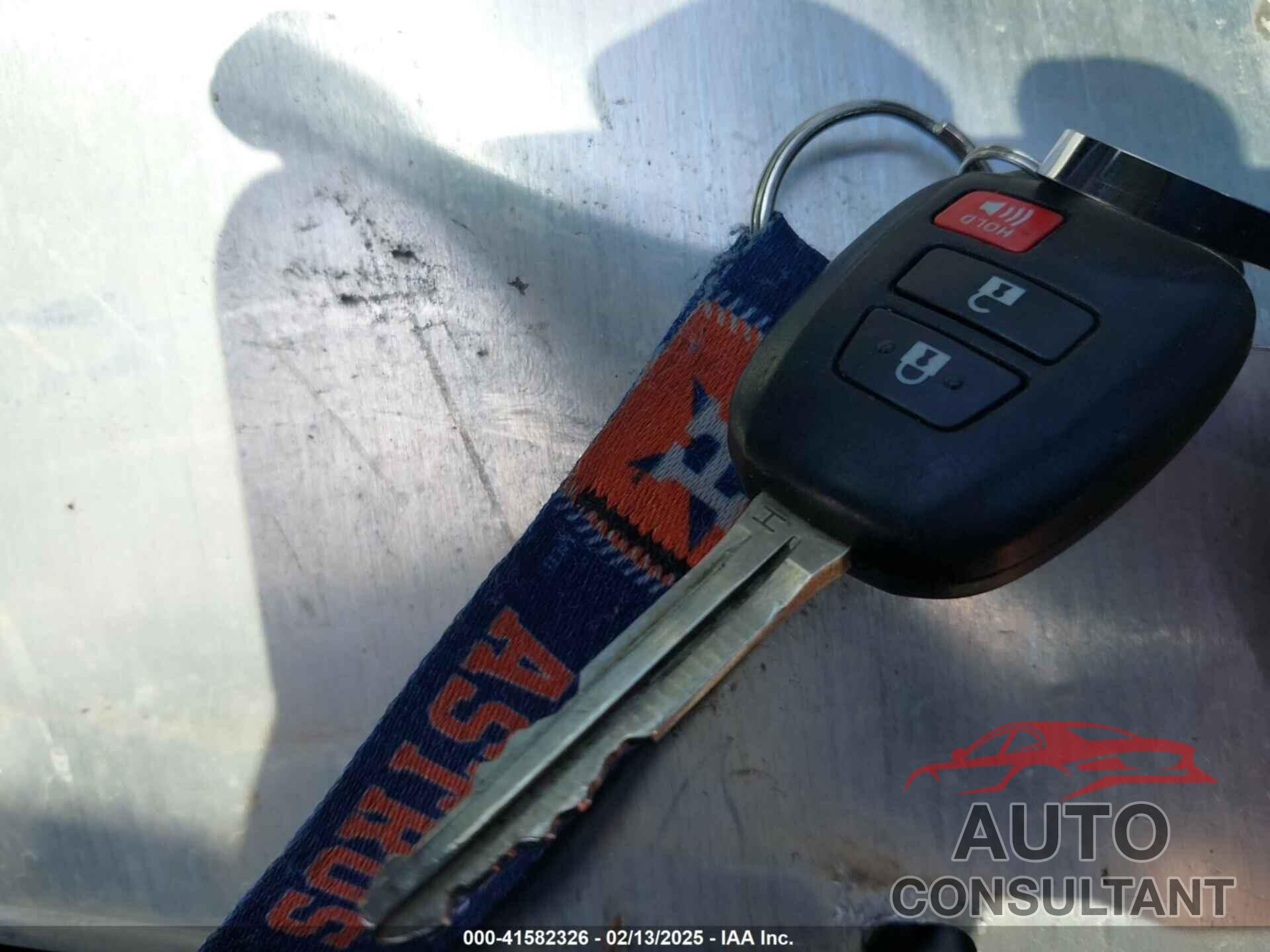 TOYOTA RAV4 2017 - JTMZFREV4HJ113745