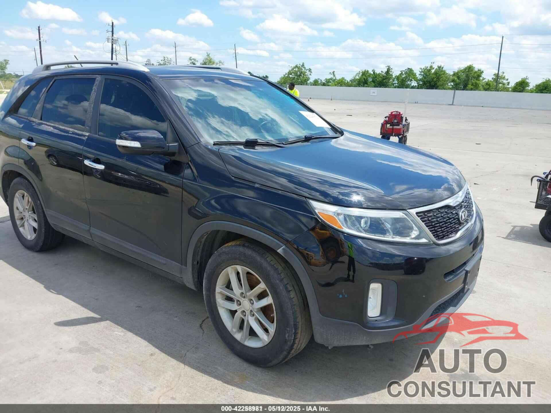 KIA SORENTO 2015 - 5XYKT3A64FG566217