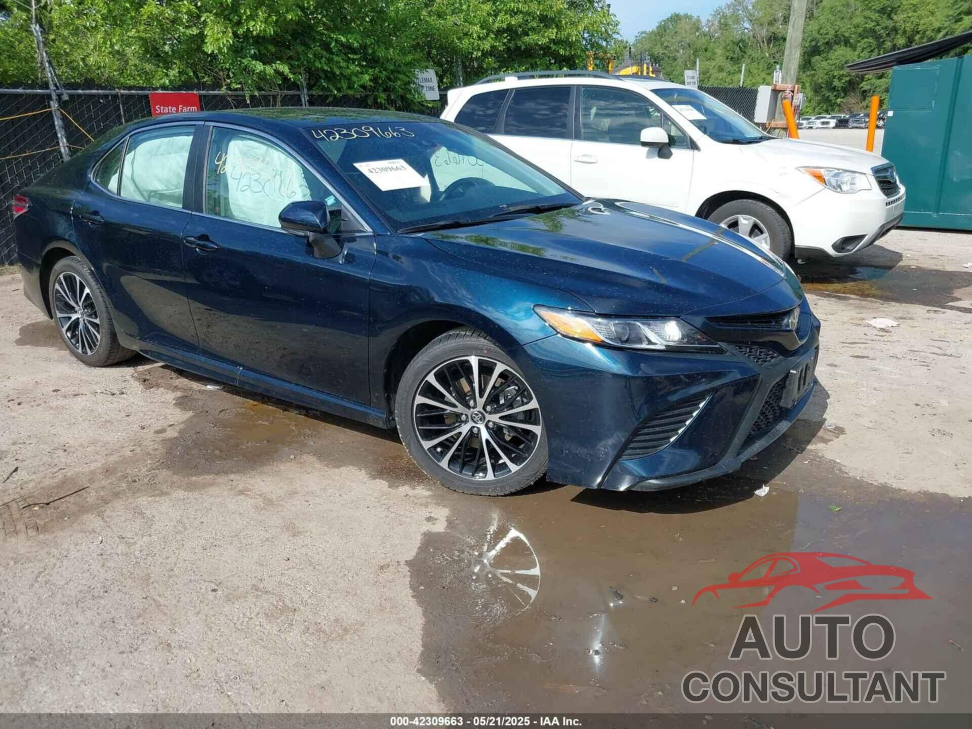 TOYOTA CAMRY 2018 - 4T1B11HK2JU579550