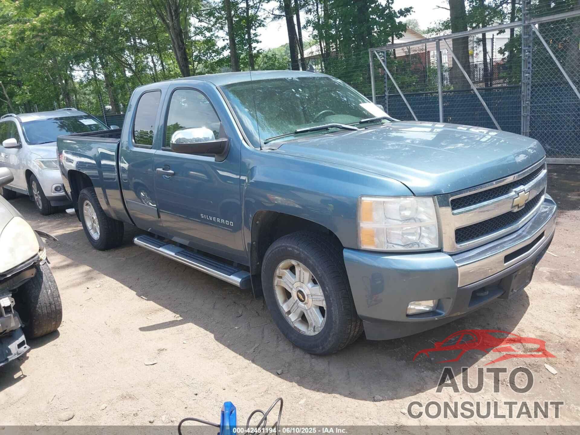 CHEVROLET SILVERADO 1500 2011 - 1GCRKSE37BZ331253