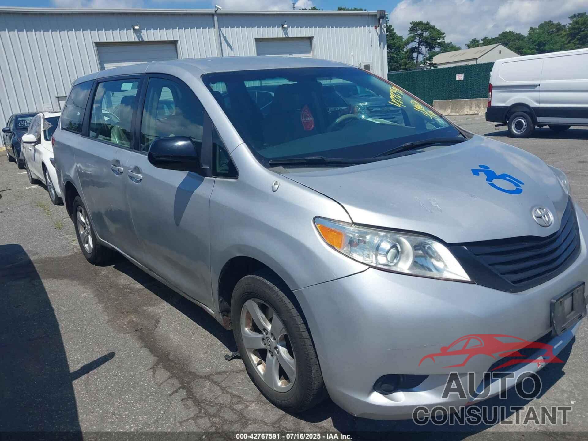 TOYOTA SIENNA 2014 - 5TDZK3DC9ES518653