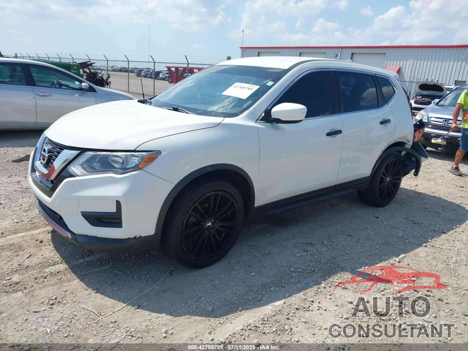 NISSAN ROGUE 2017 - KNMAT2MT7HP517522