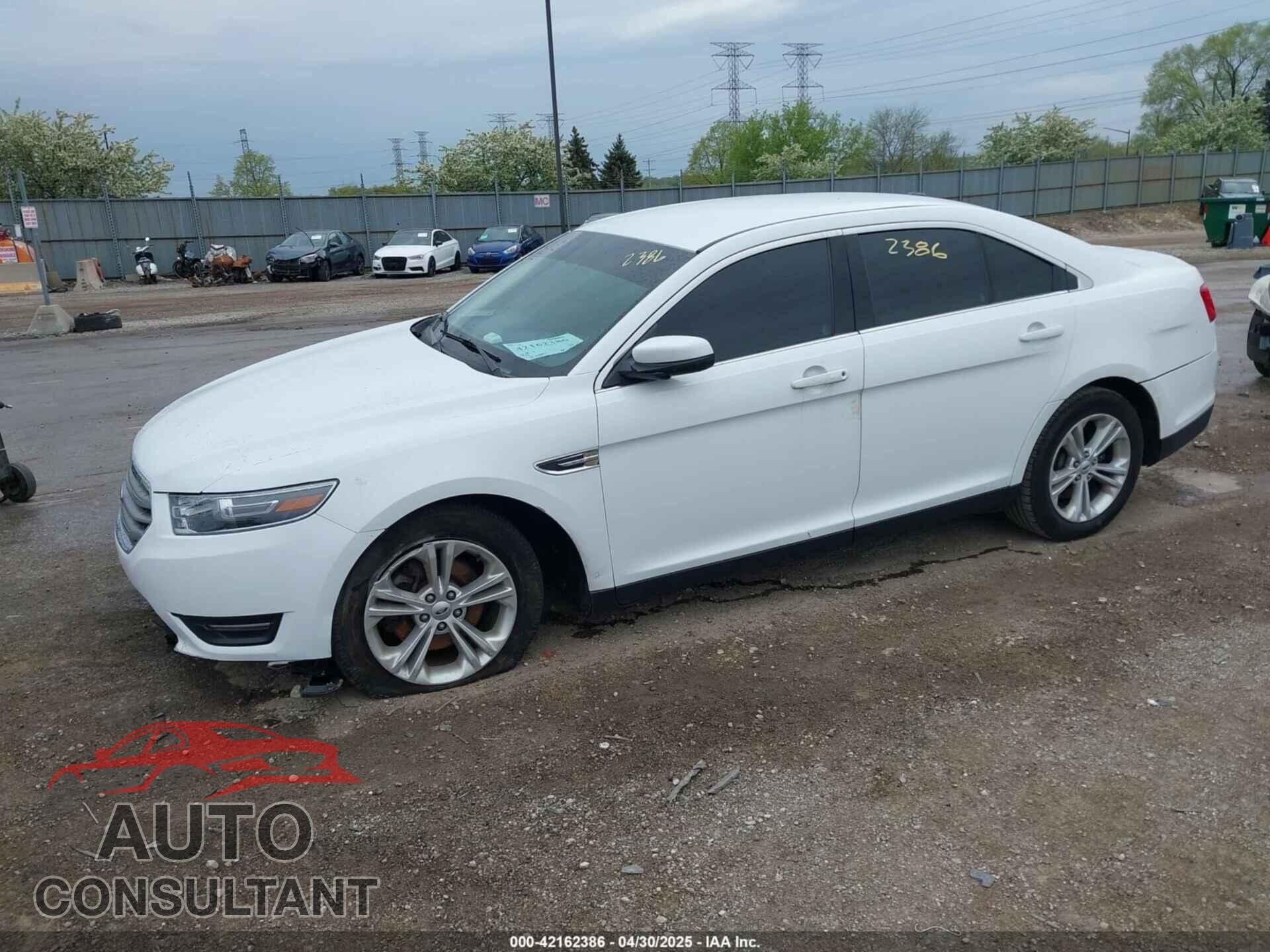 FORD TAURUS 2017 - 1FAHP2E86HG112643