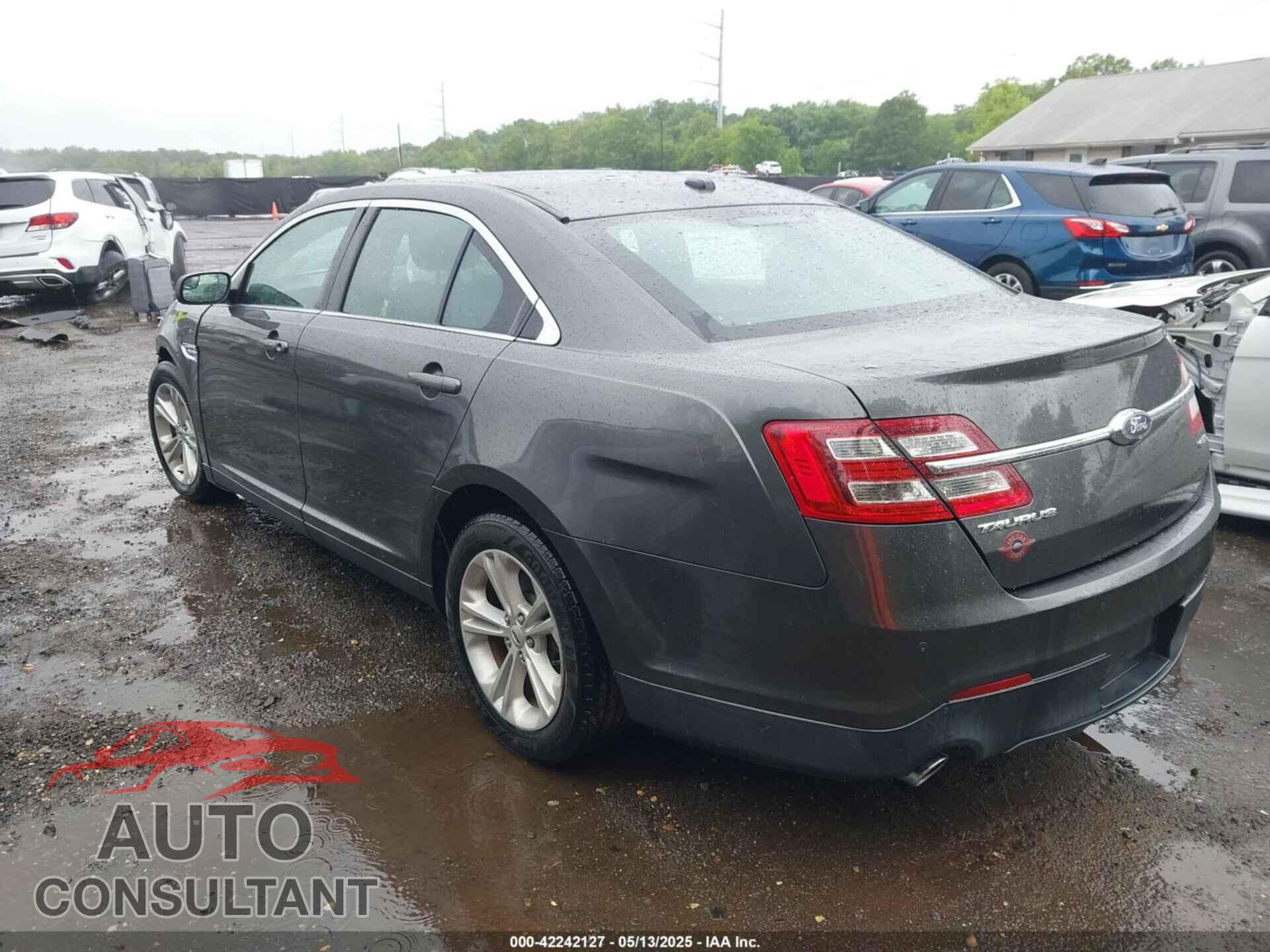 FORD TAURUS 2018 - 1FAHP2E85JG101221
