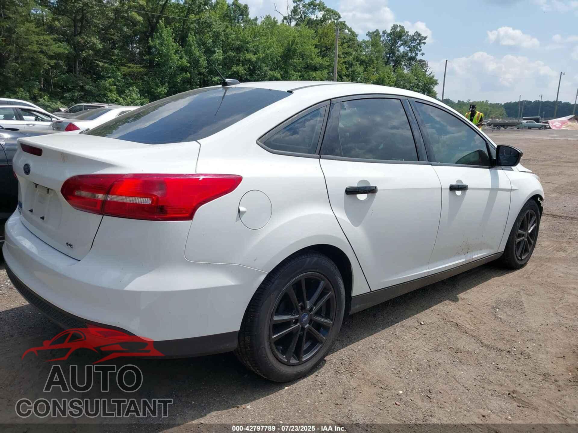 FORD FOCUS 2017 - 1FADP3F20HL335945