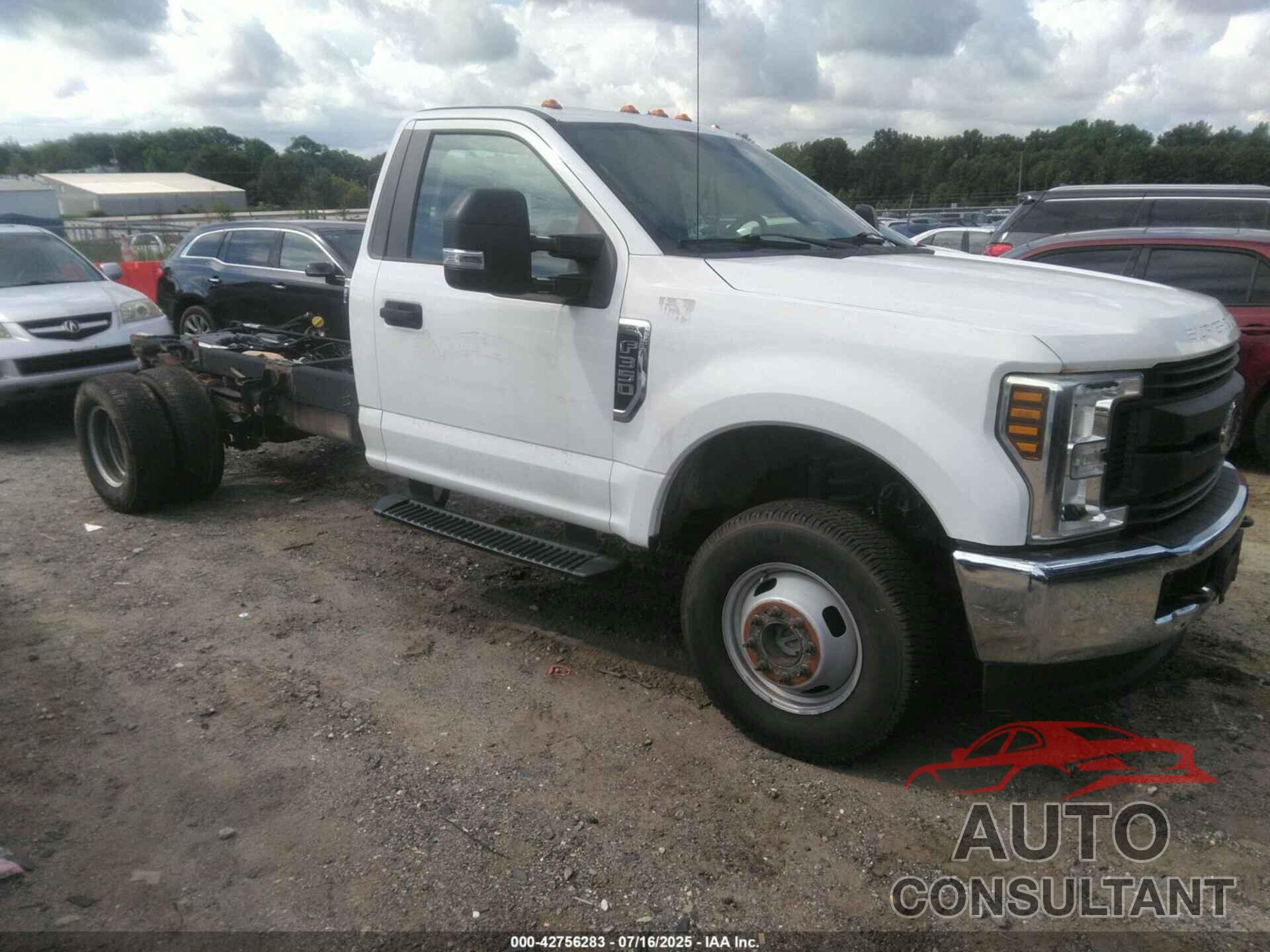FORD F-350 CHASSIS 2018 - 1FDRF3H68JEB92932