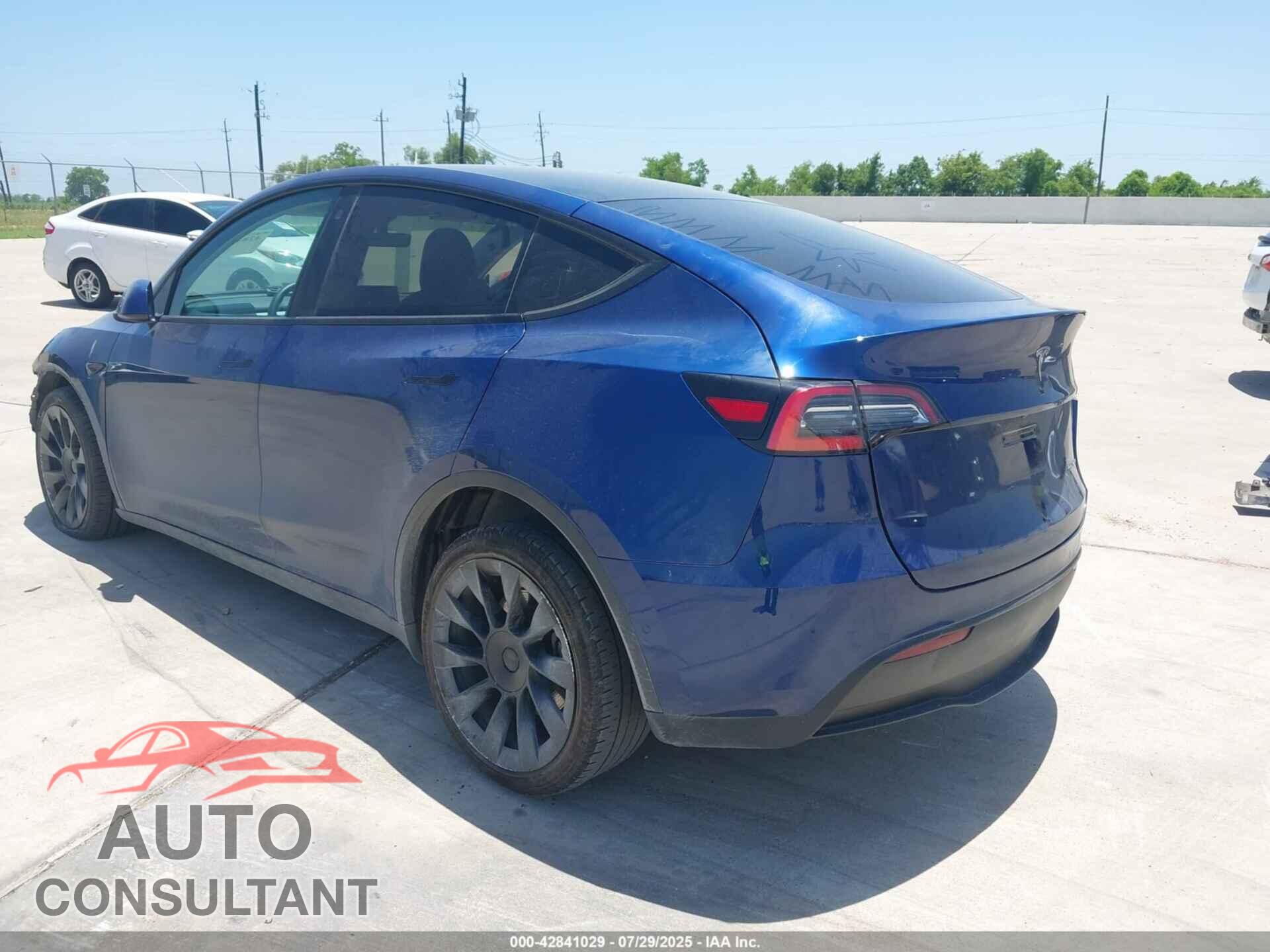 TESLA MODEL Y 2021 - 5YJYGDEEXMF070574