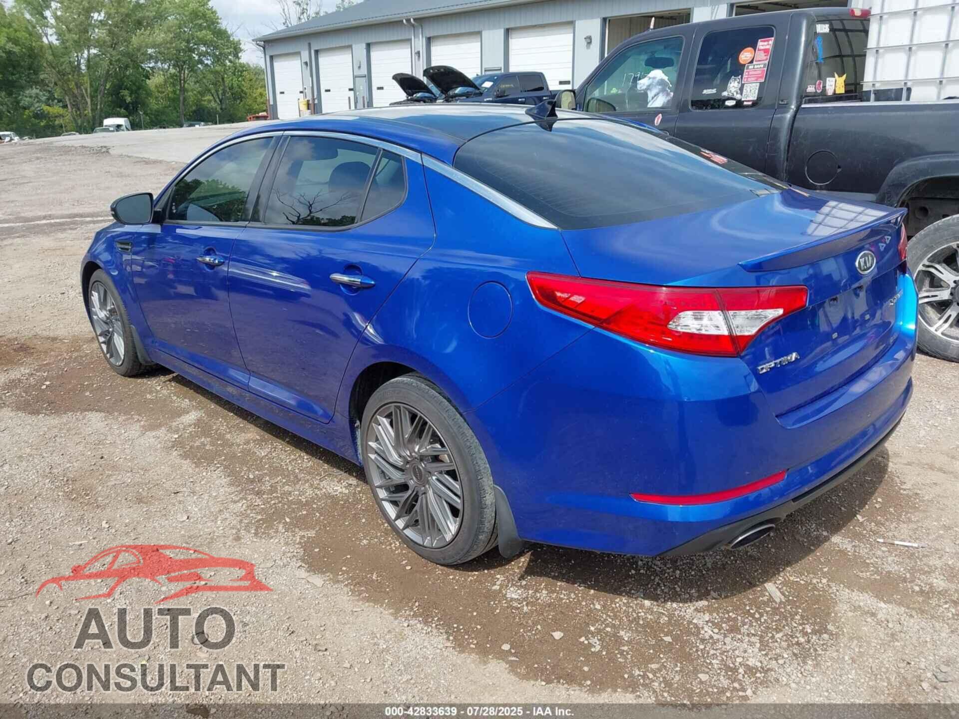 KIA OPTIMA 2011 - KNAGR4A62B5147812