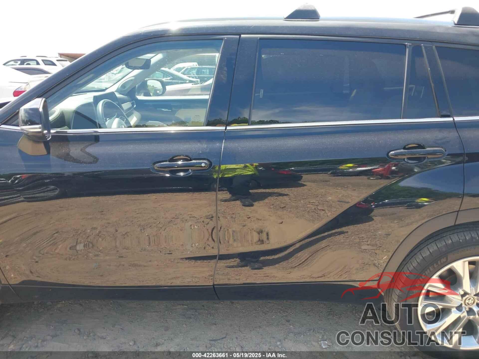 TOYOTA HIGHLANDER 2023 - 5TDKDRAH8PS000437