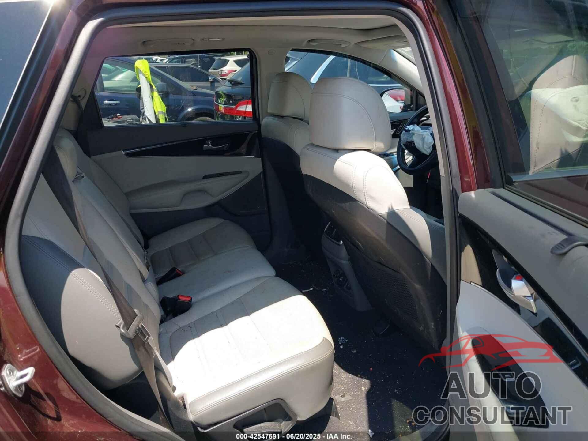 KIA SORENTO 2017 - 5XYPKDA54HG311401