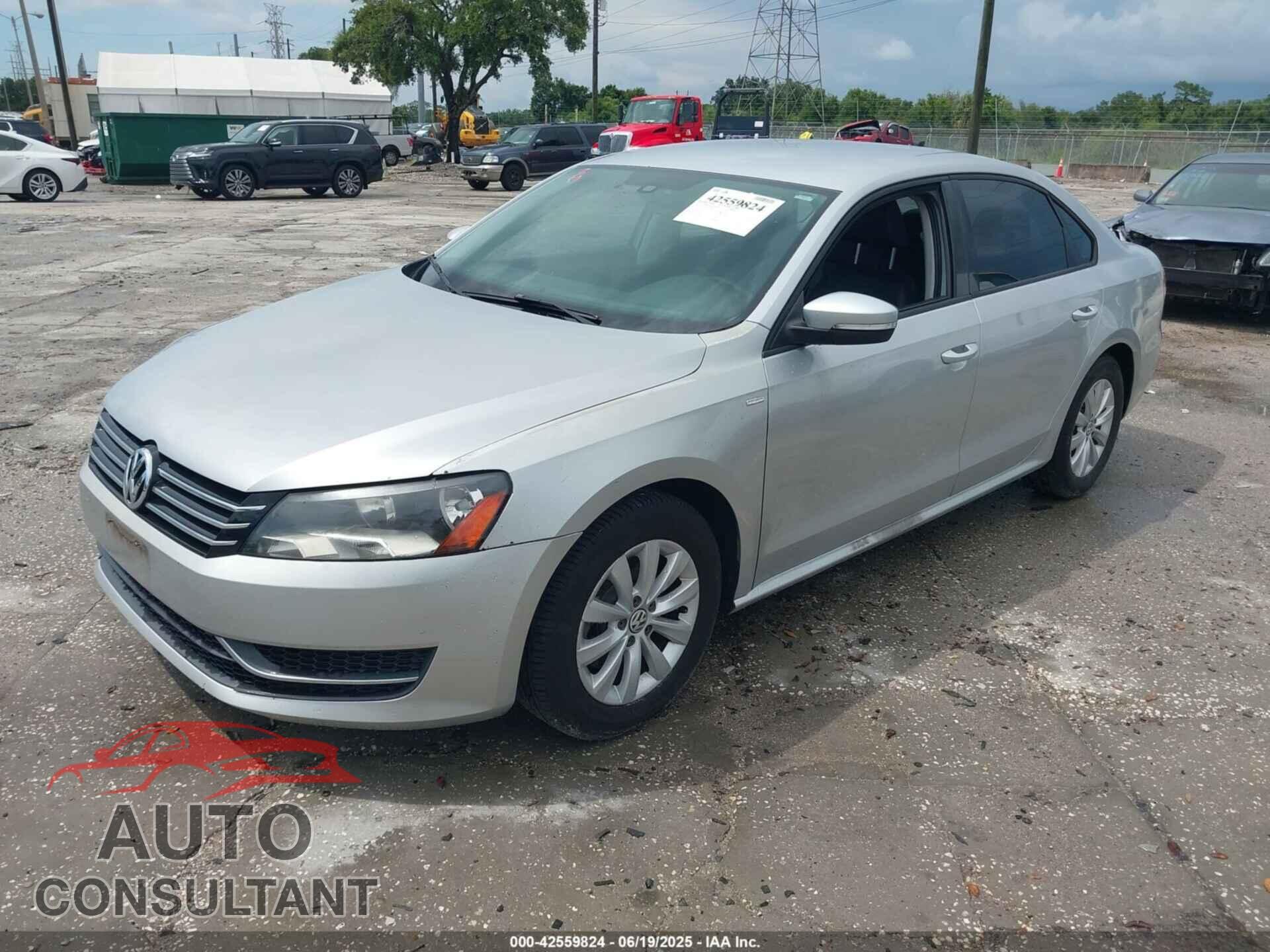 VOLKSWAGEN PASSAT 2015 - 1VWAT7A30FC093054
