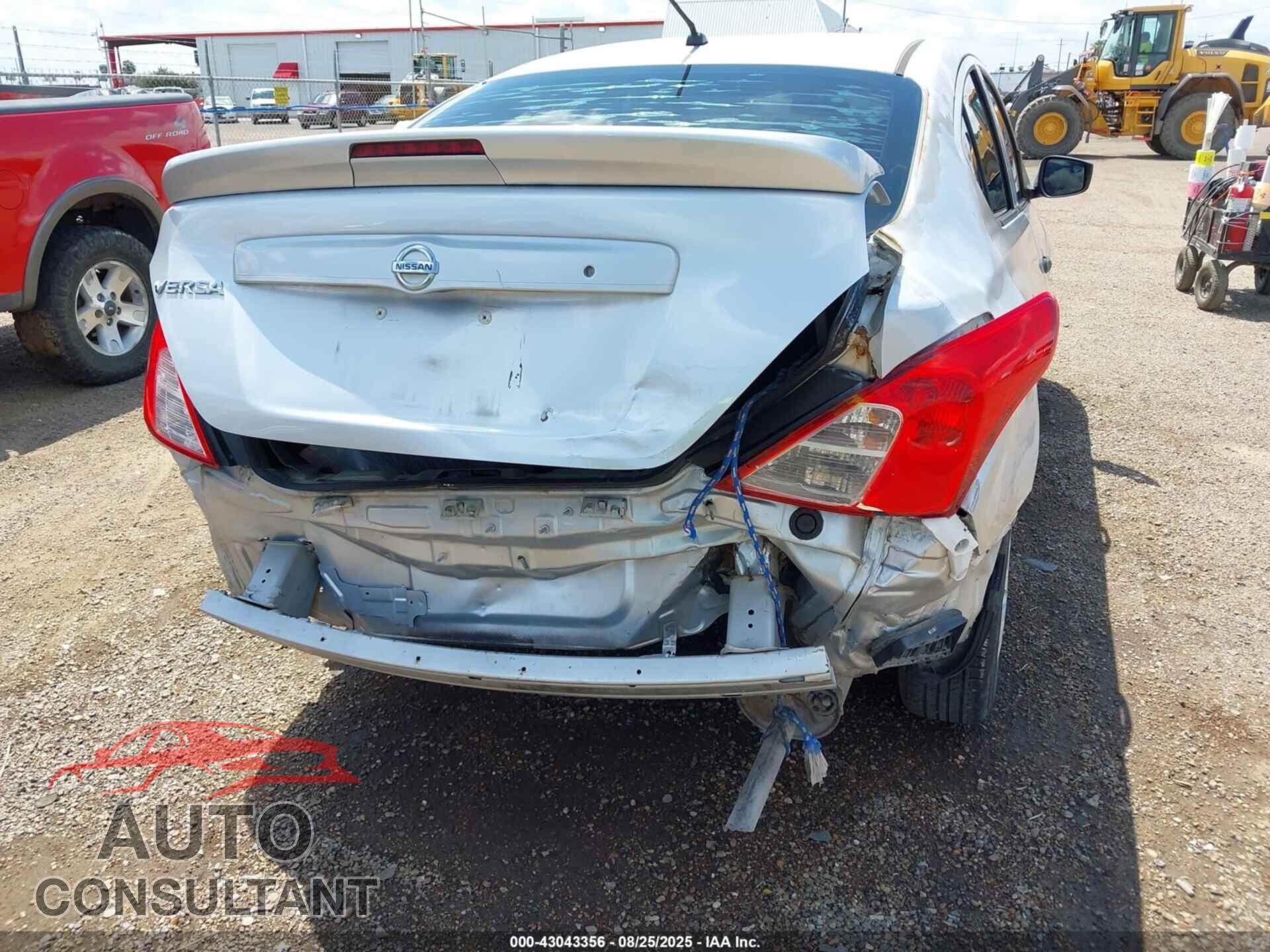 NISSAN VERSA 2017 - 3N1CN7AP3HL886013